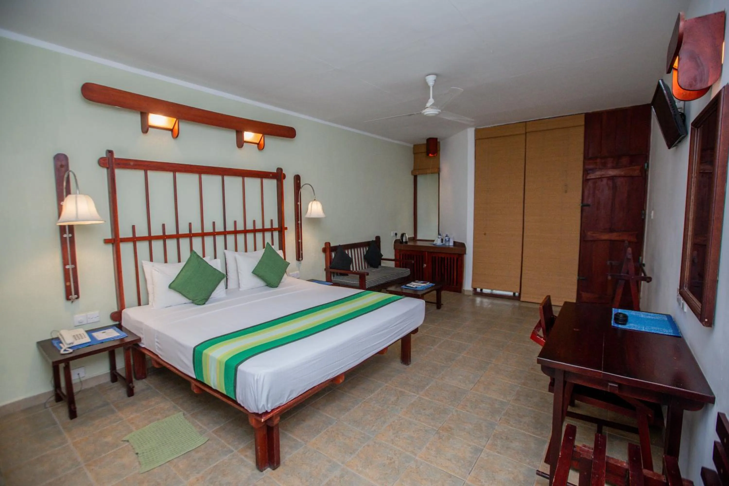 Bedroom, Bed in Koggala Beach Hotel