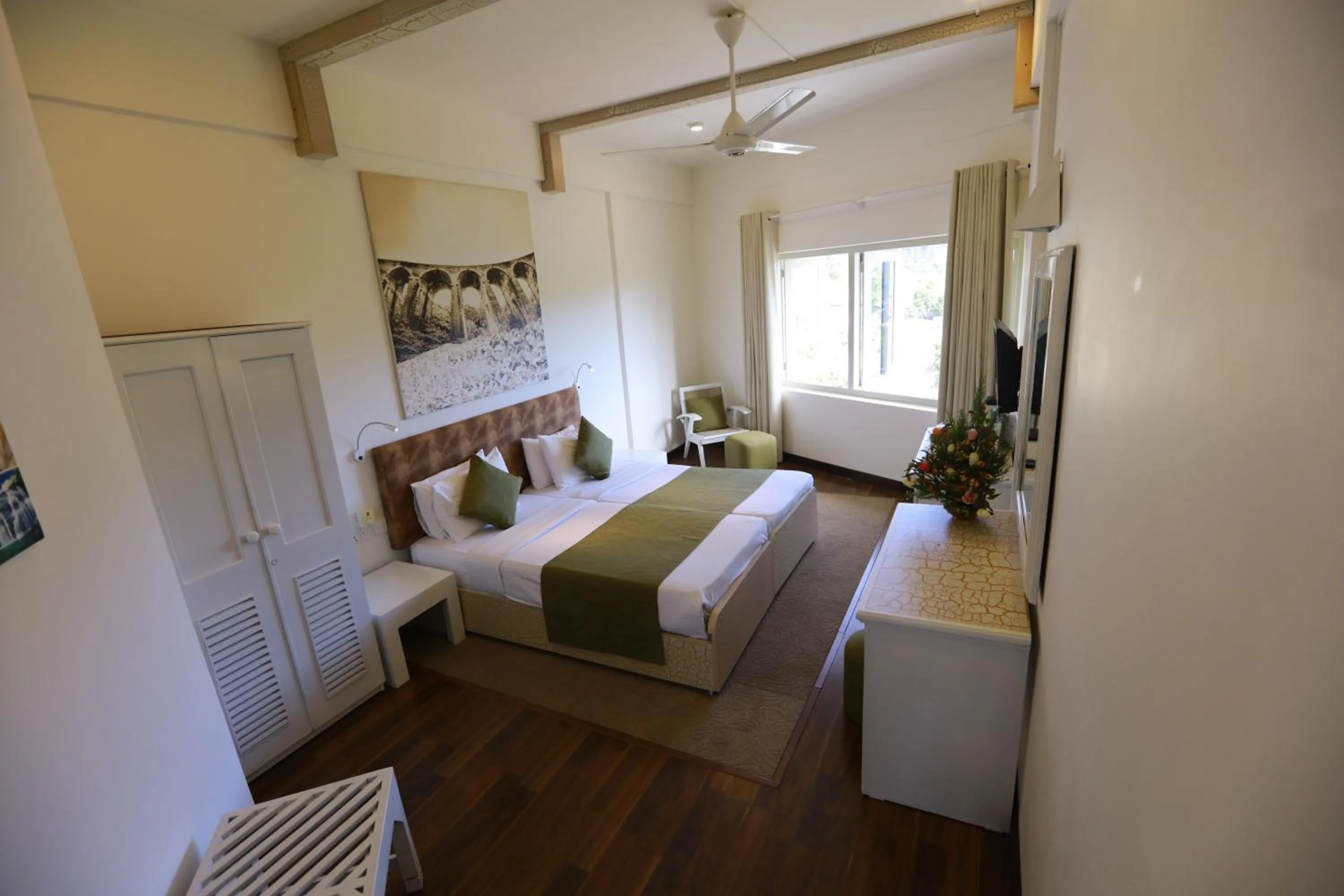 Bedroom, Bed in Orient Hotel