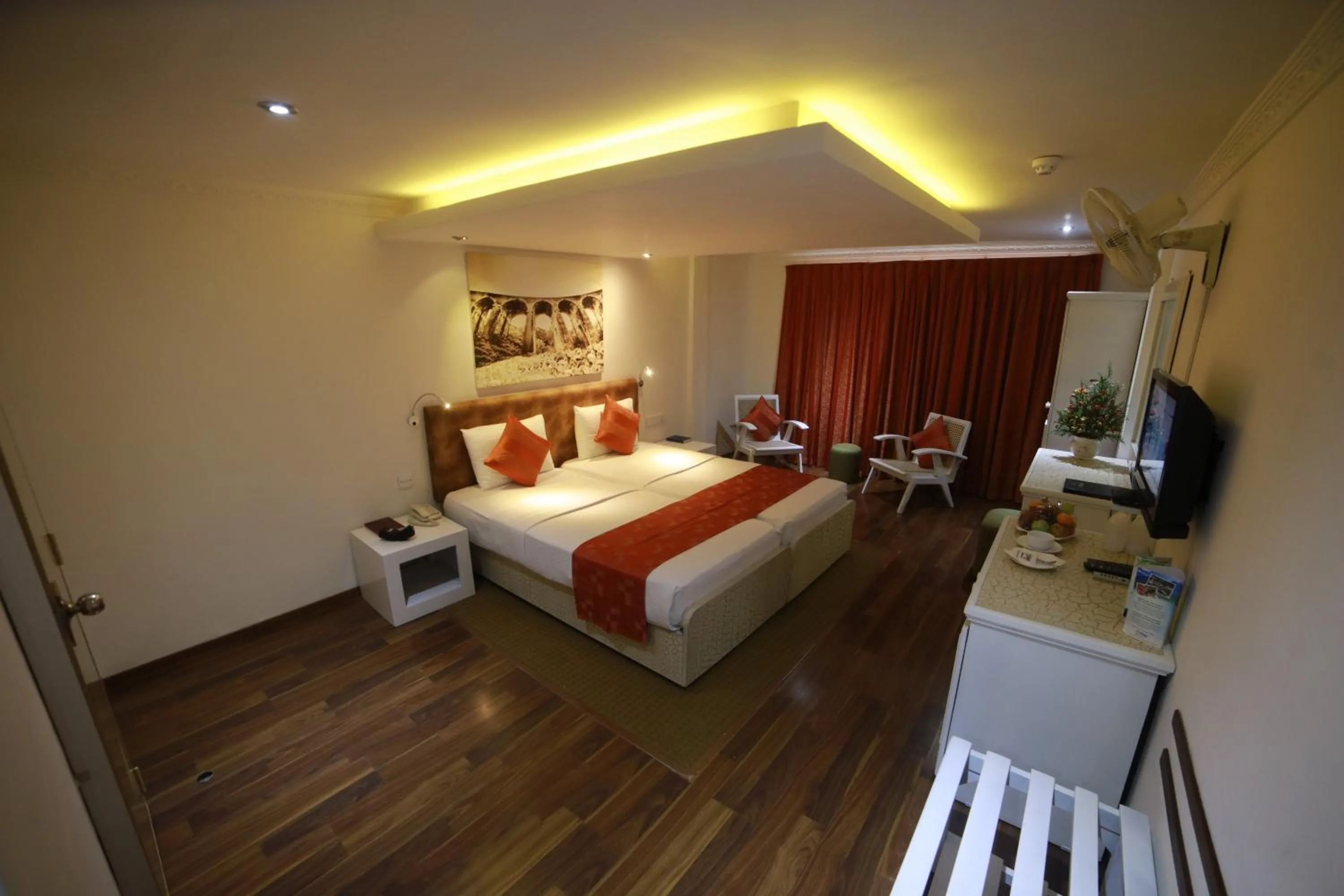 Bedroom, Bed in Orient Hotel