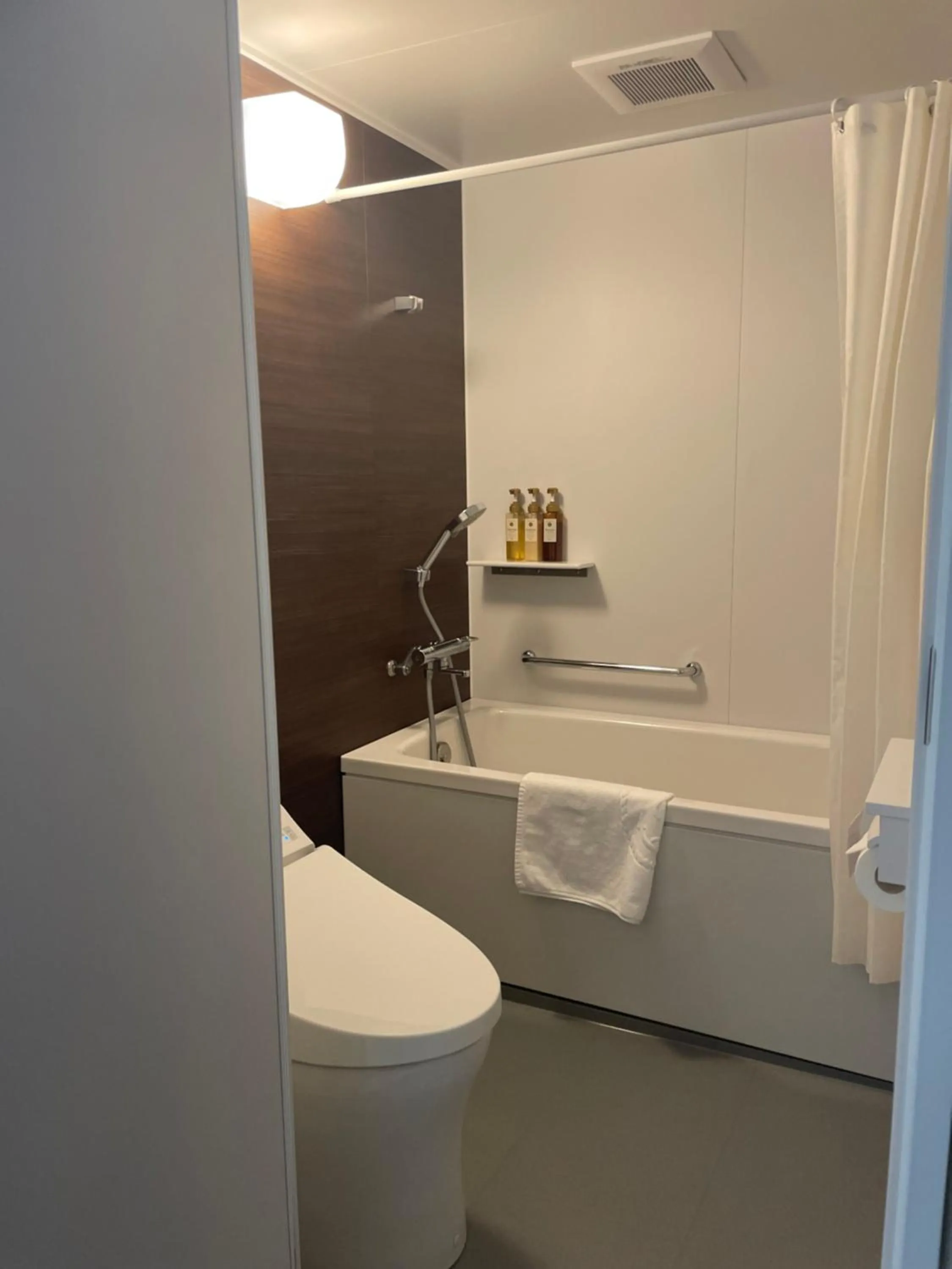 Toilet in Clayton Bay Hotel