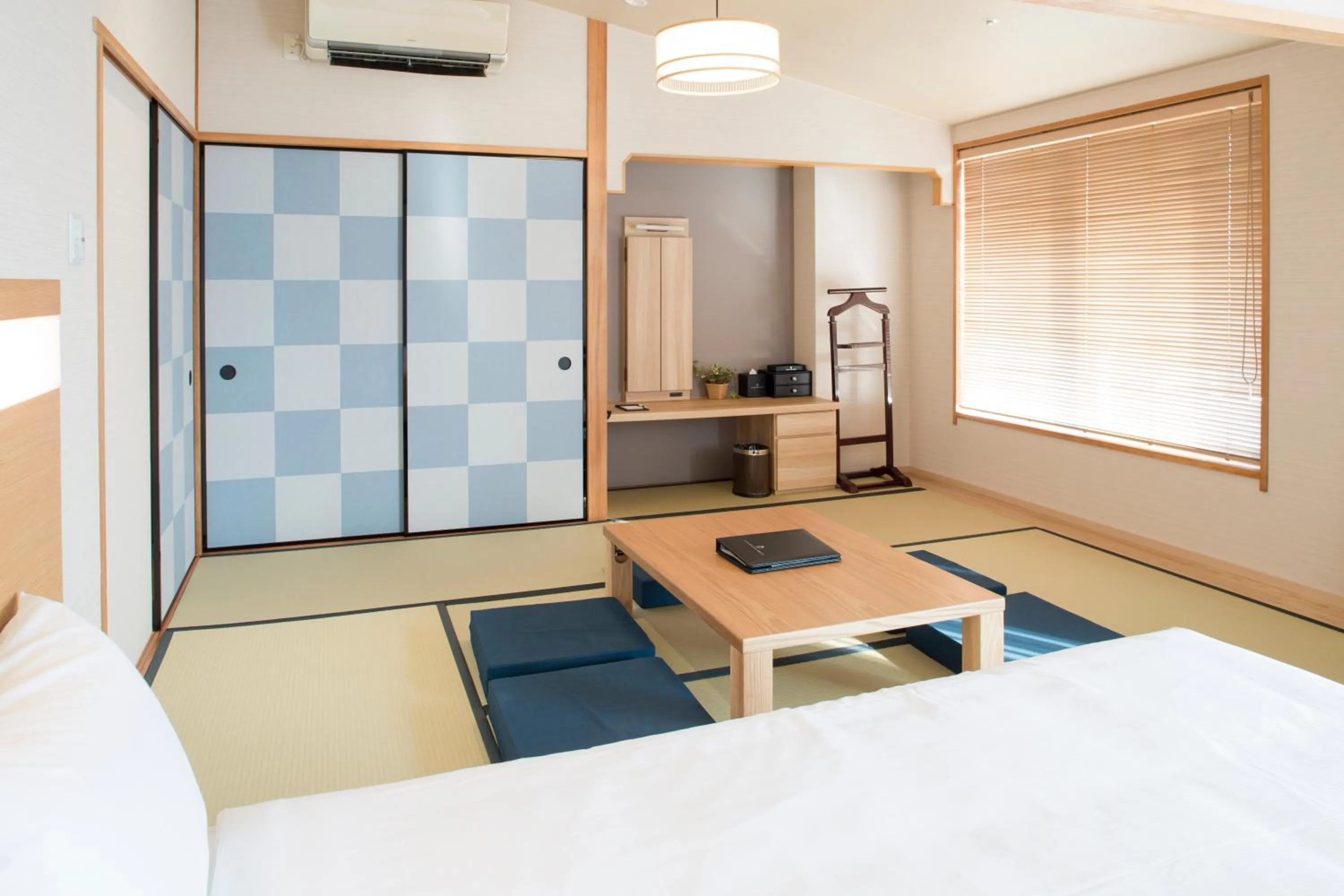 Photo of the whole room, Bed in Clayton Bay Hotel