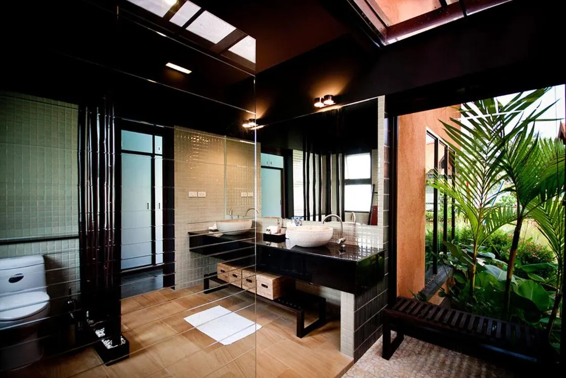 Bathroom in Tha Lane Bay Villas