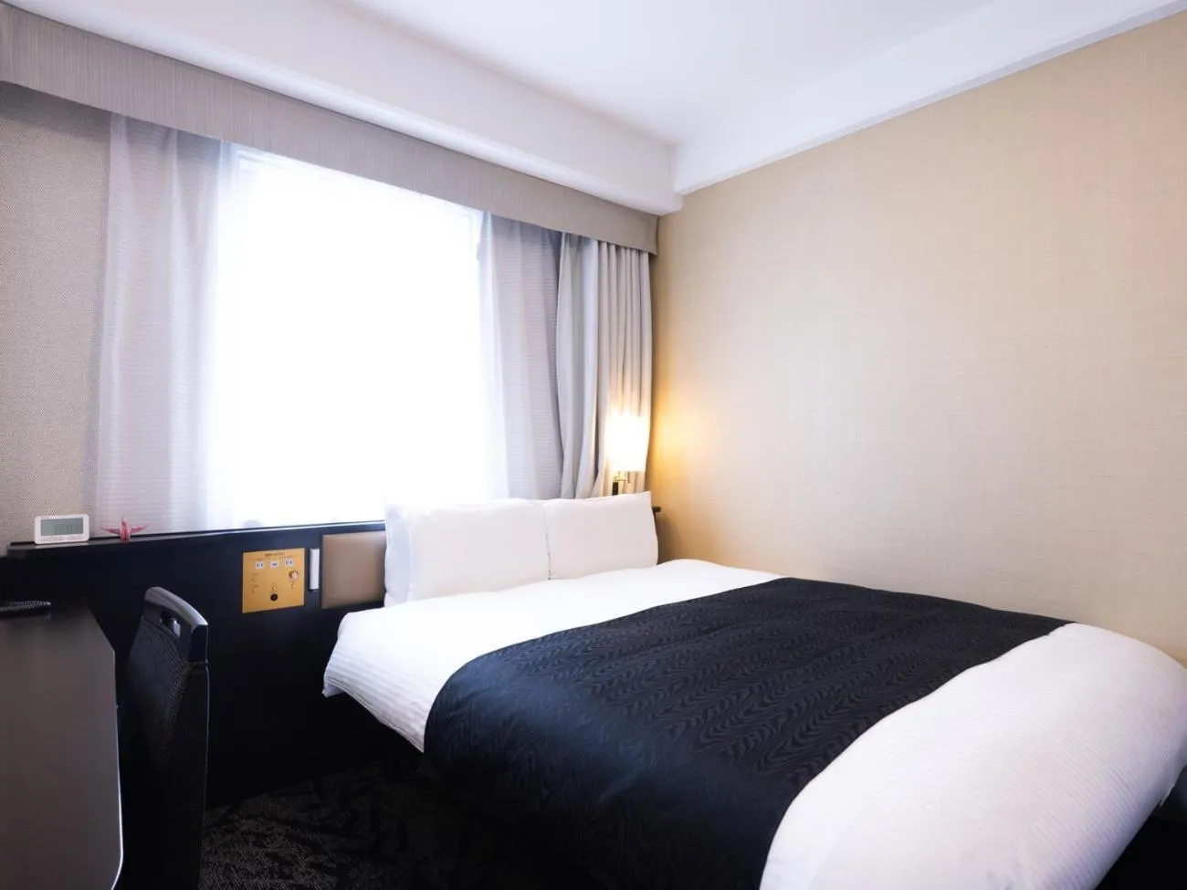 Photo of the whole room, Bed in APA Hotel Kanazawa Nishi