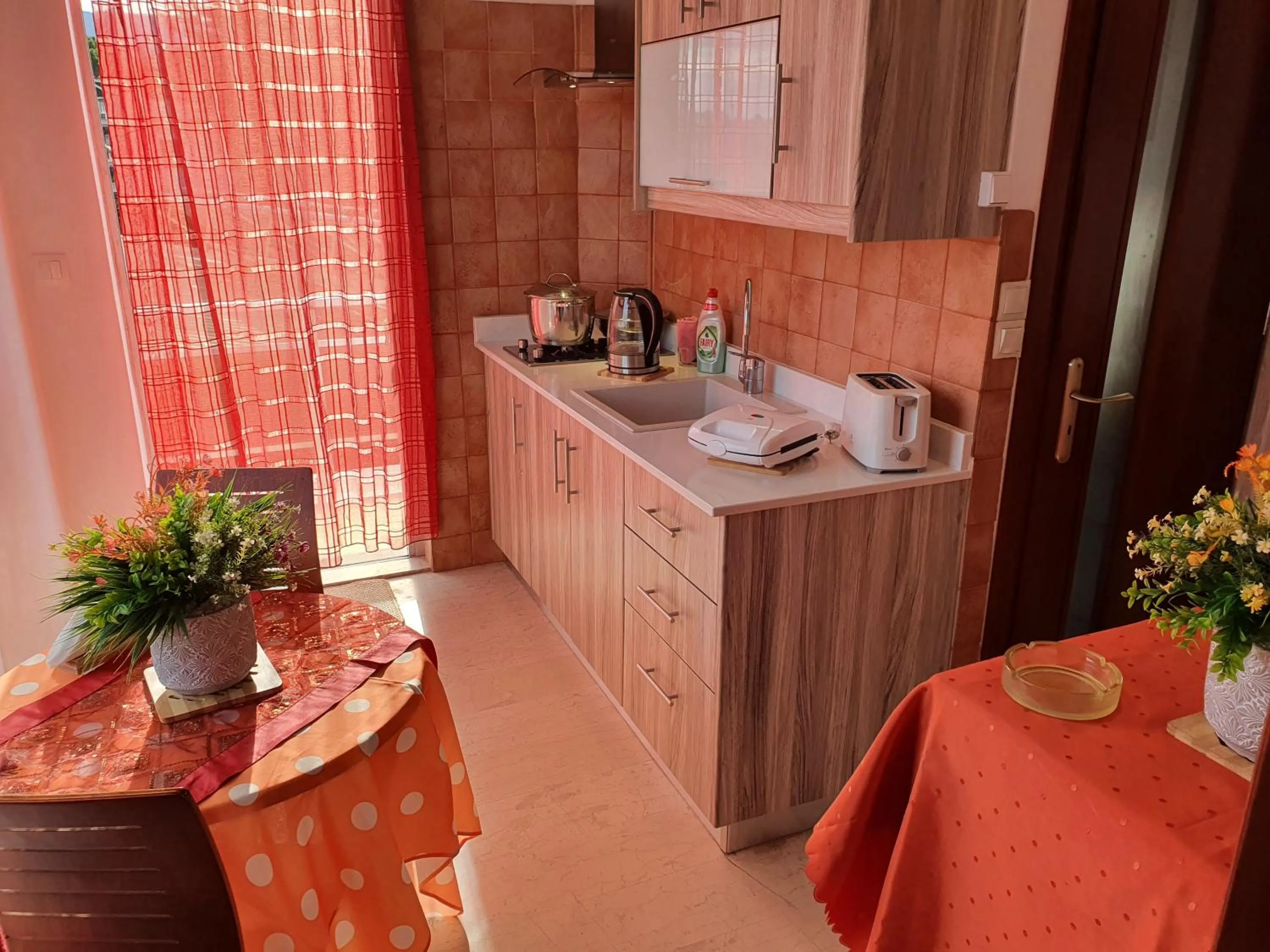 Kitchen or kitchenette in Pettas Apartments
