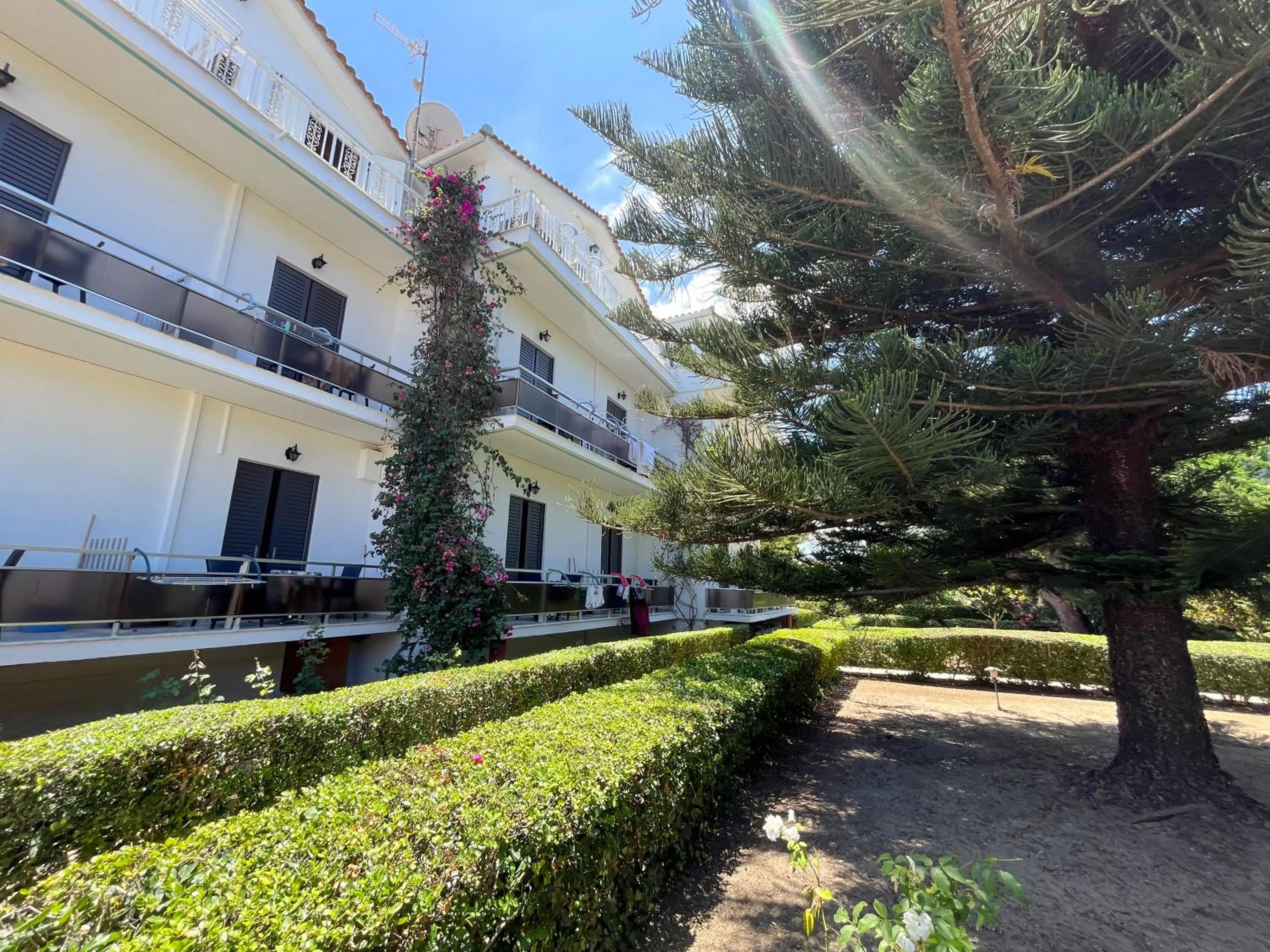 Garden in Pettas Apartments