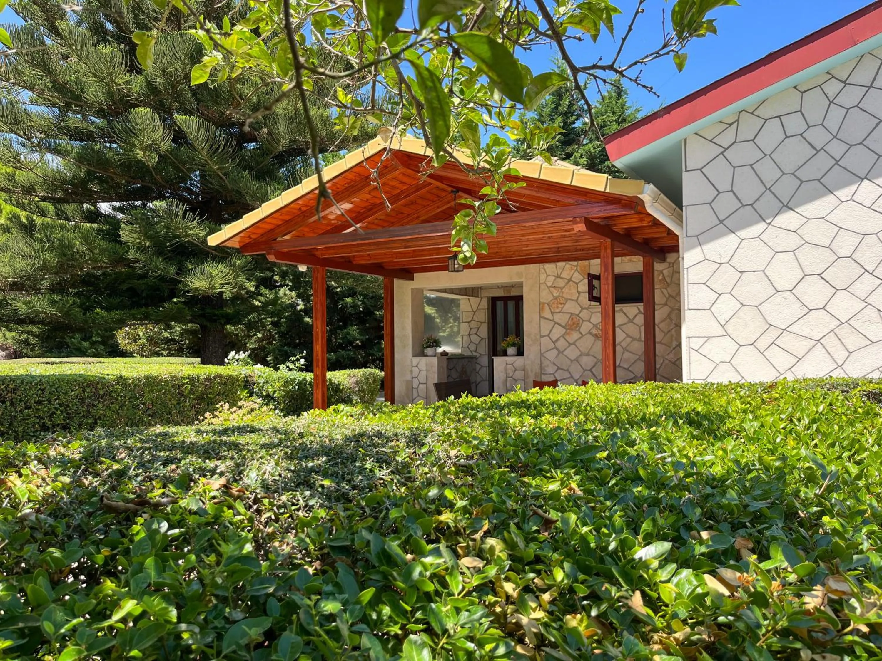 Garden in Pettas Apartments