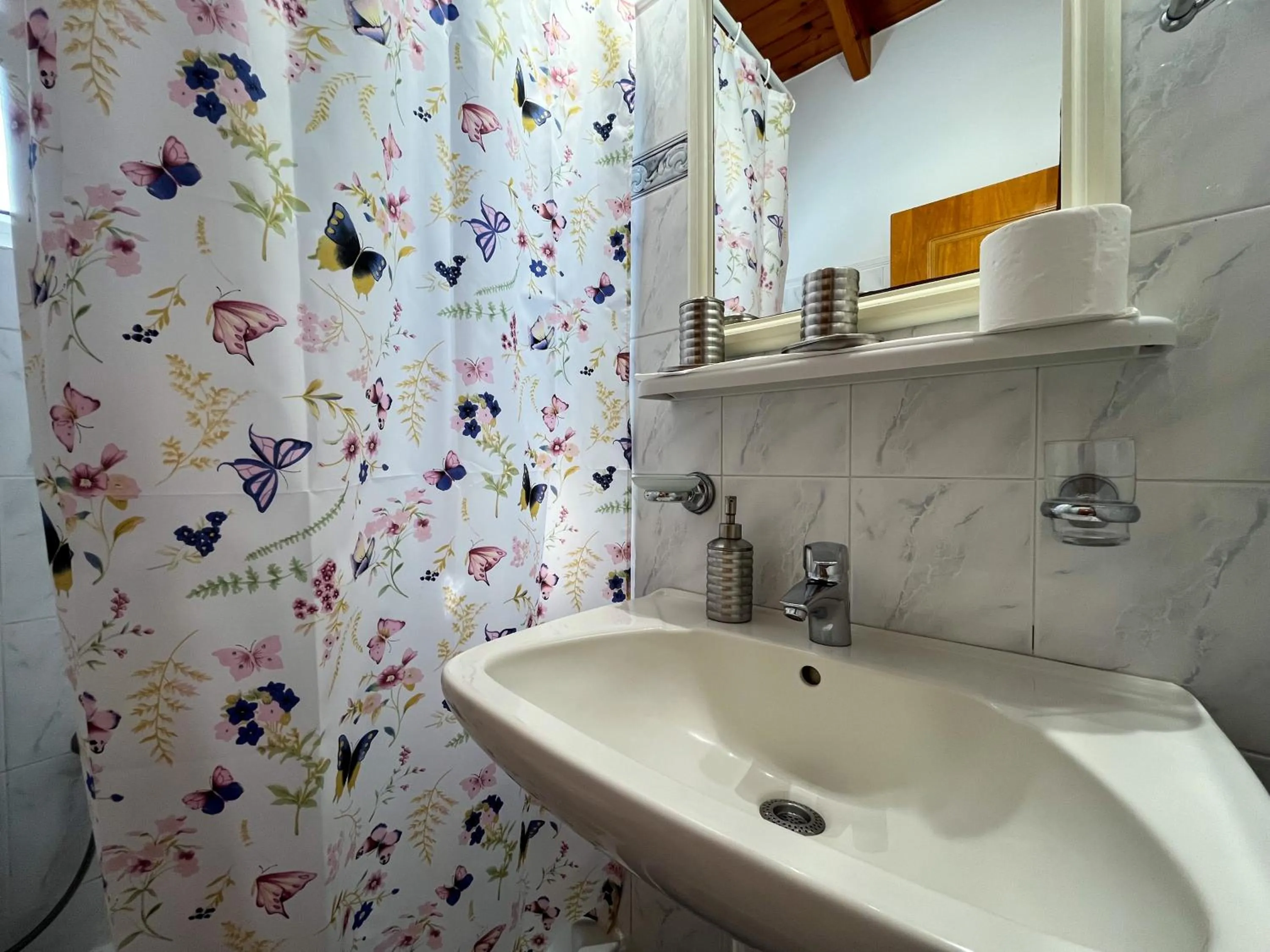 Bathroom in Pettas Apartments