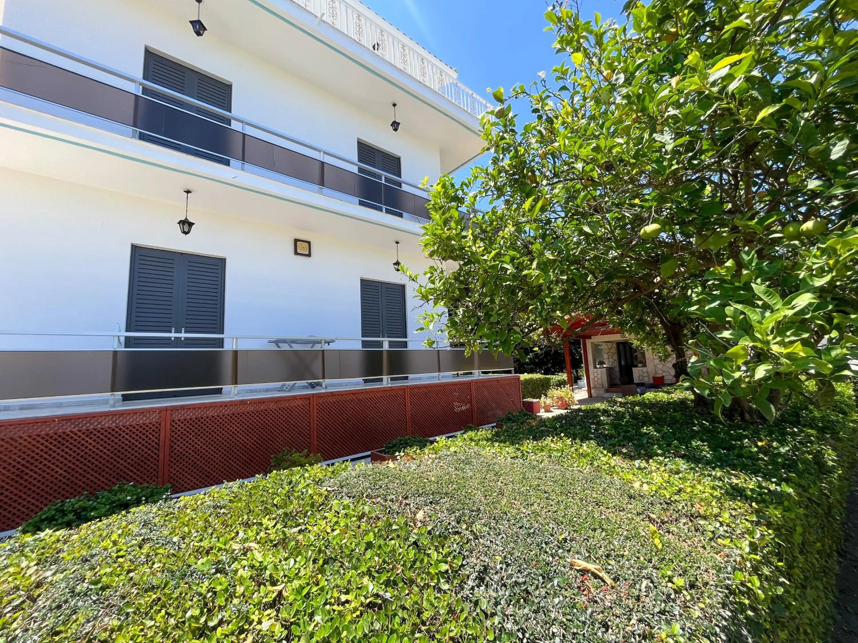 Garden in Pettas Apartments