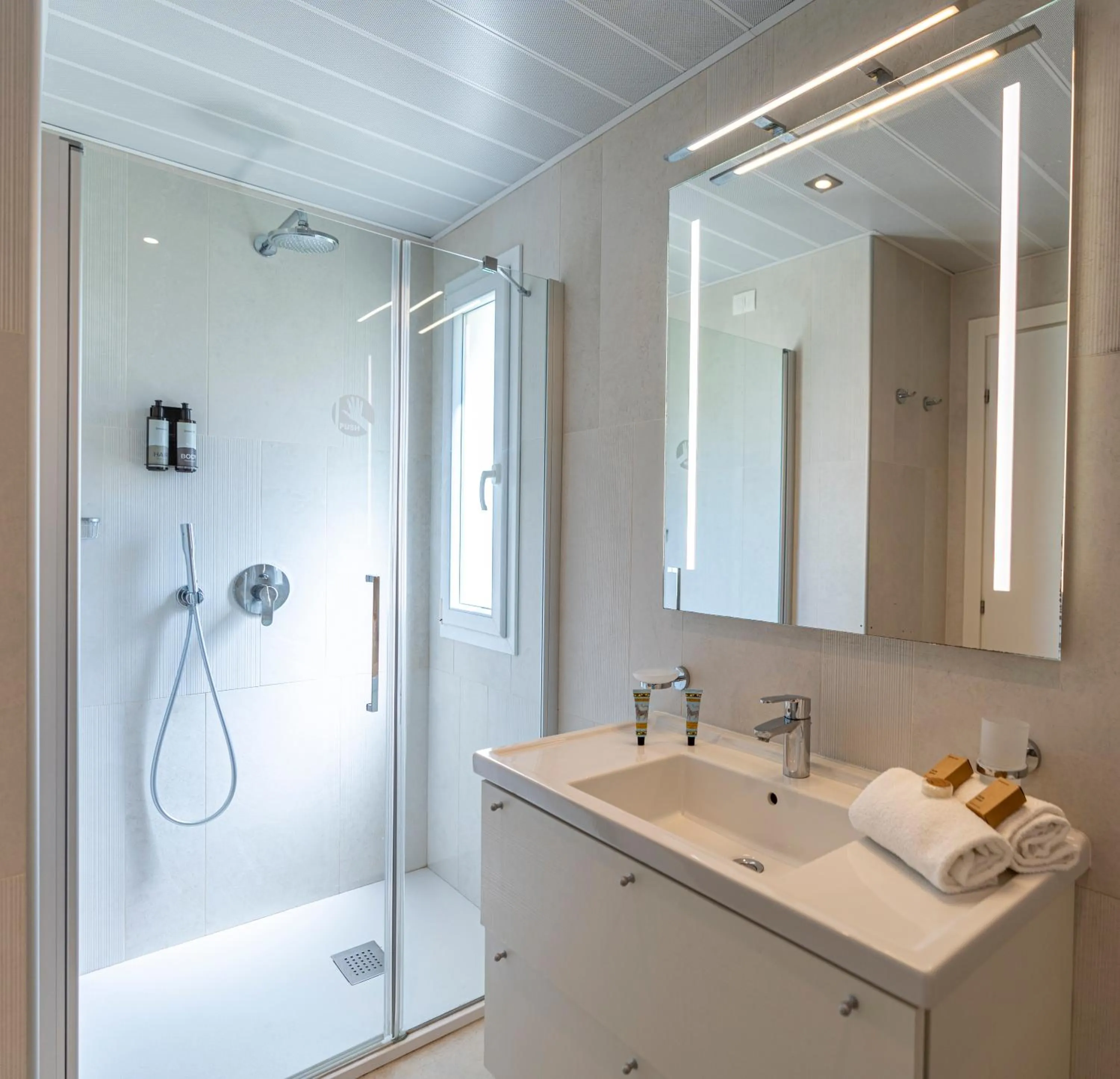 Bathroom in Mangia's Pollina Resort