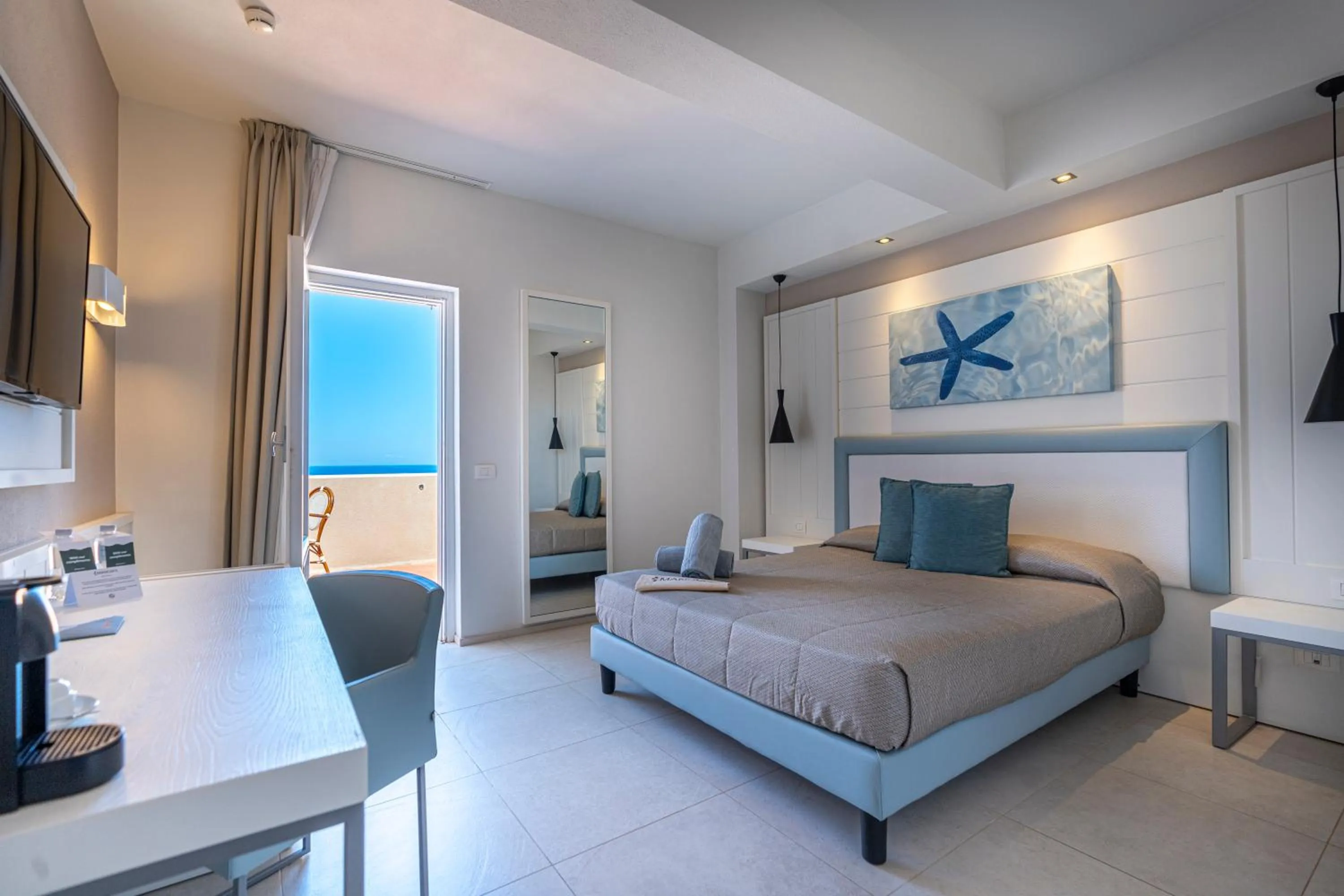 Bedroom, Bed in Mangia's Pollina Resort