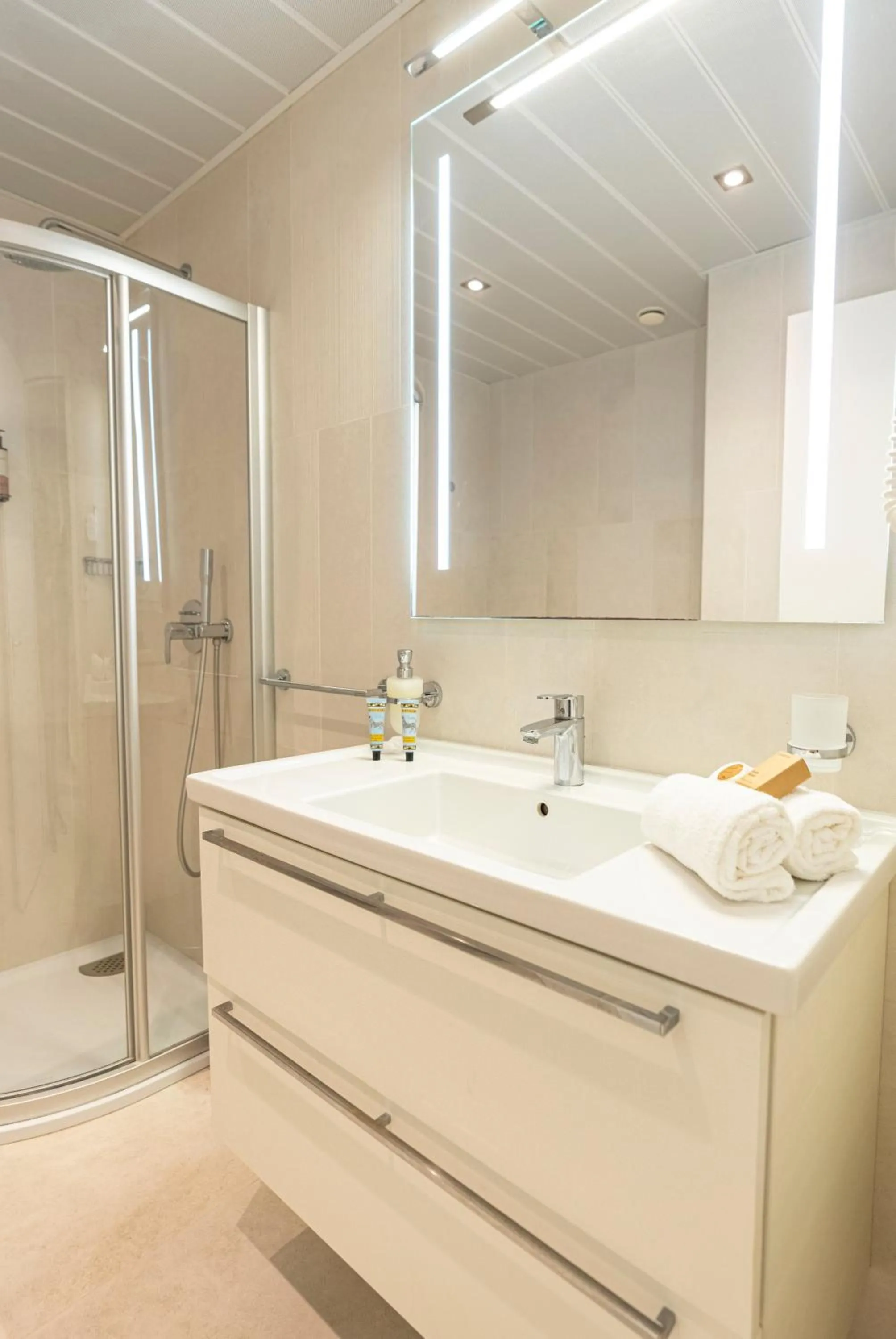 Bathroom in Mangia's Pollina Resort