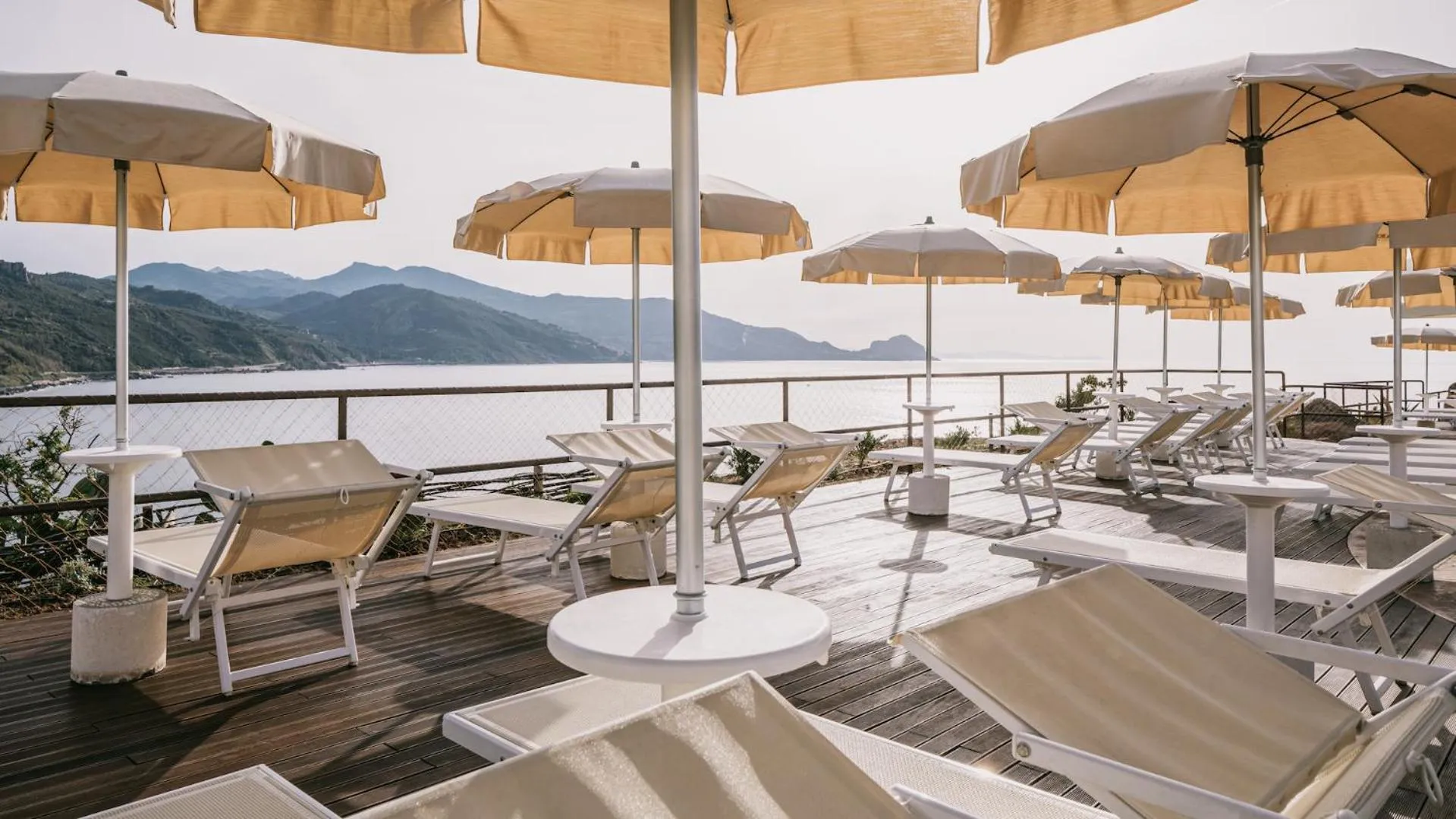 Solarium in Mangia's Pollina Resort