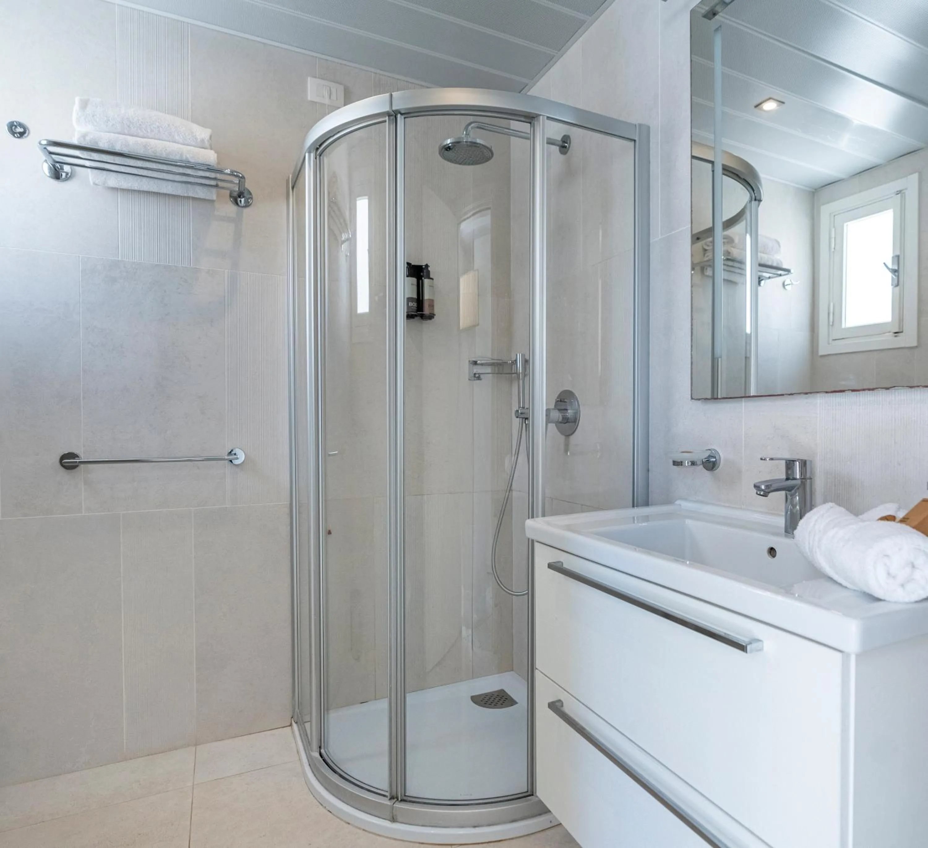 Bathroom in Mangia's Pollina Resort