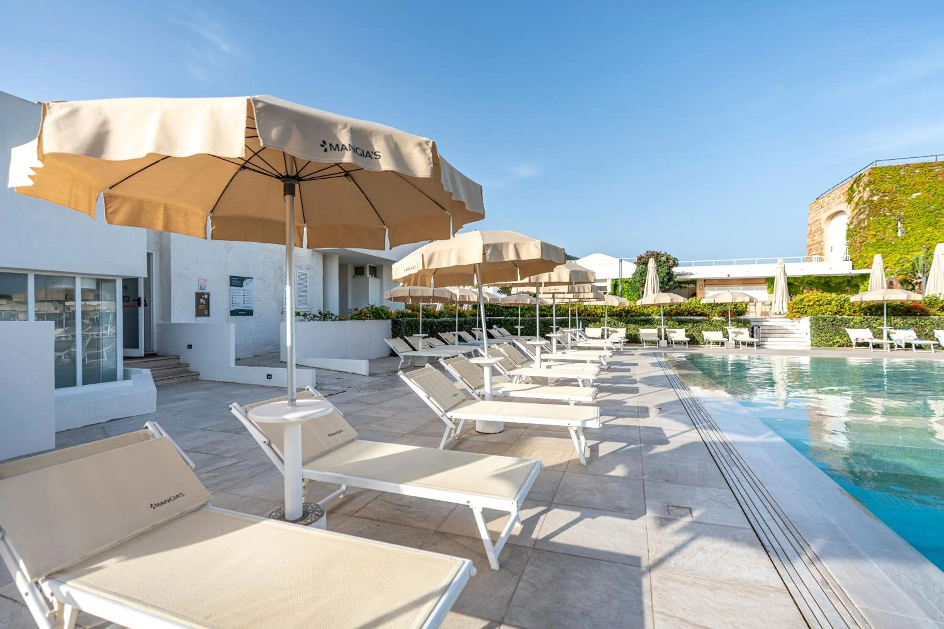 Solarium in Mangia's Pollina Resort