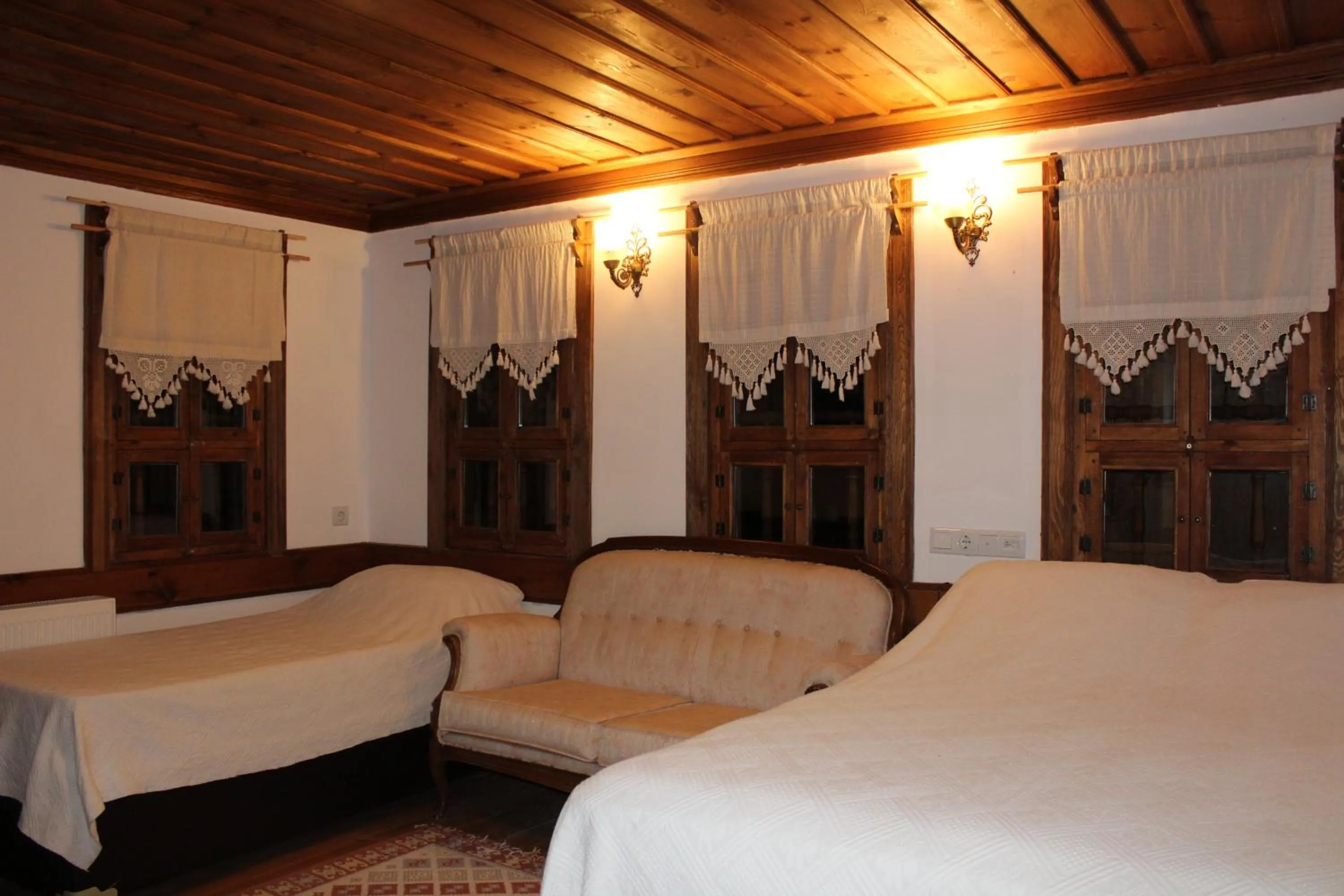 Photo of the whole room, Bed in Yorgancıoglu Konak