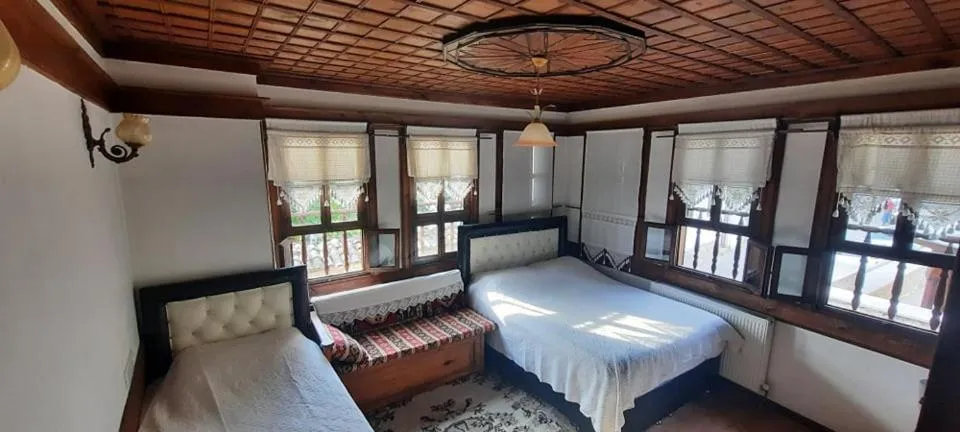 Photo of the whole room, Bed in Yorgancıoglu Konak