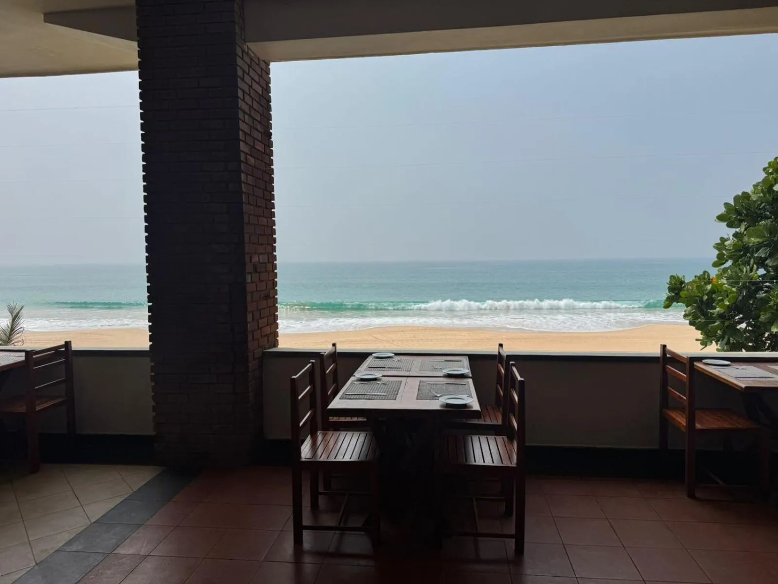 Restaurant/places to eat in The Long Beach Resort & Spa