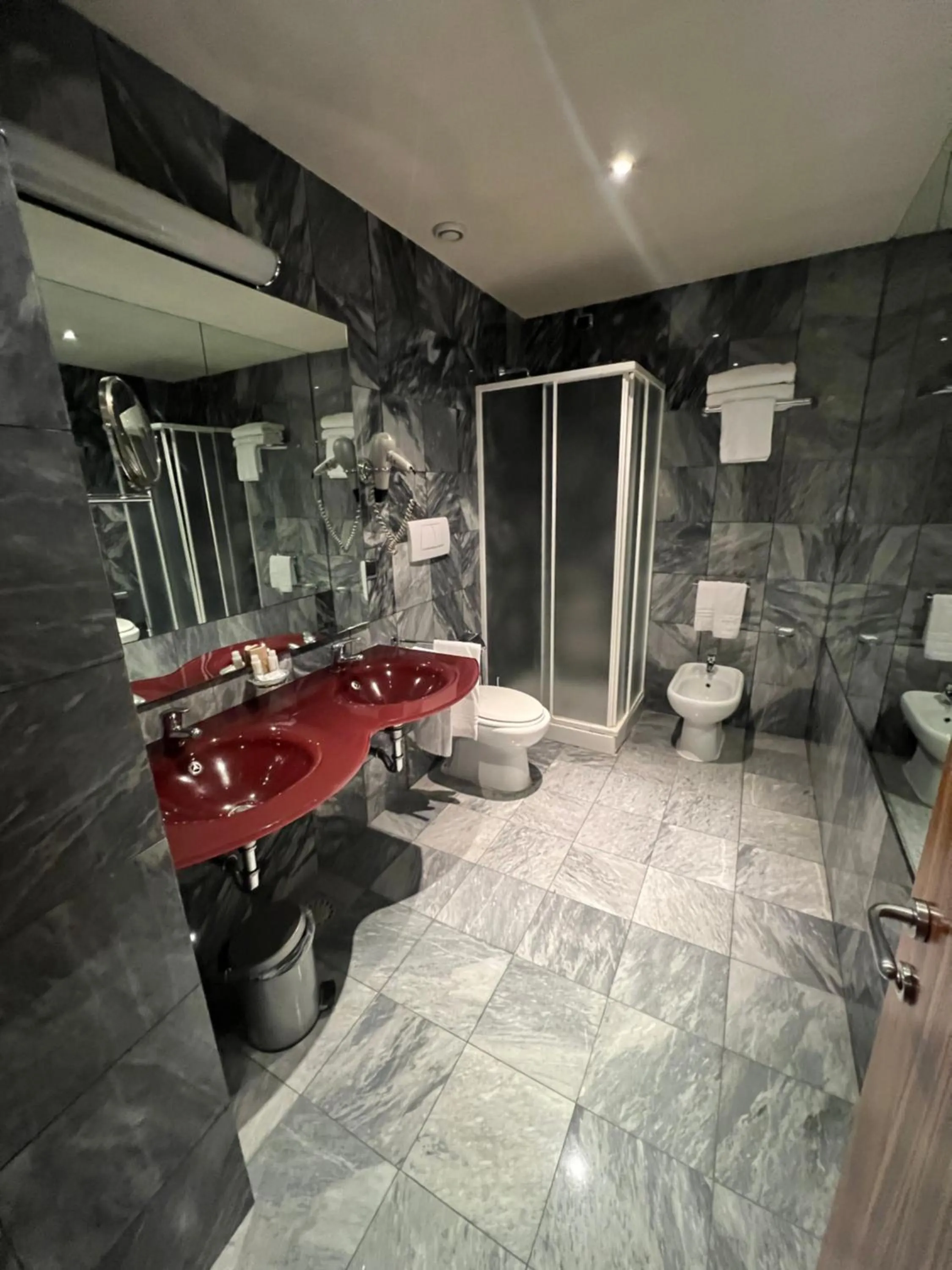 Bathroom in Hotel La Fenice