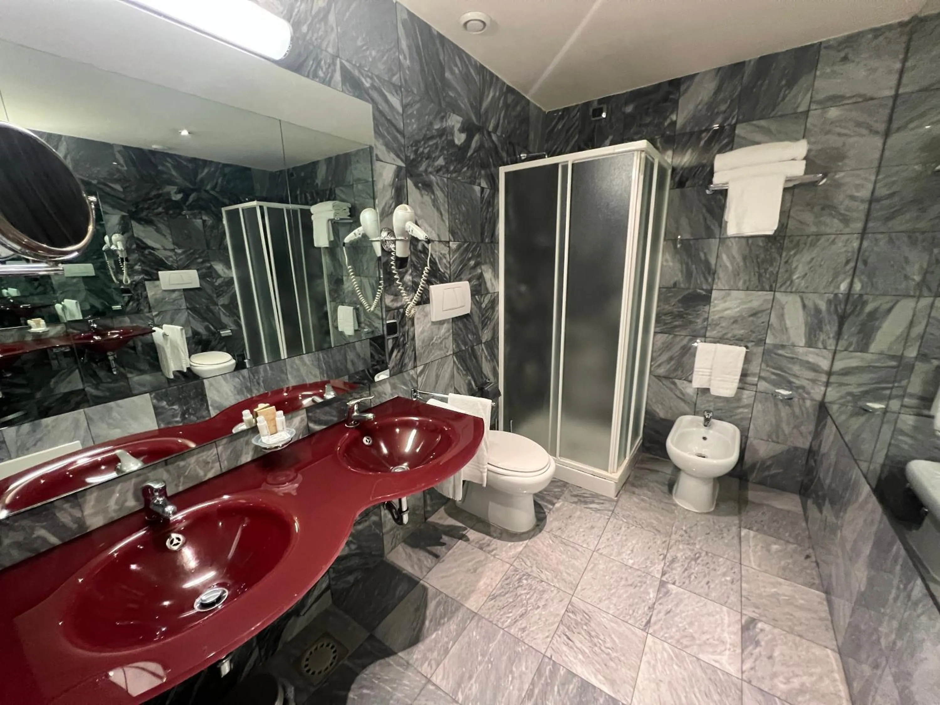 Bathroom in Hotel La Fenice