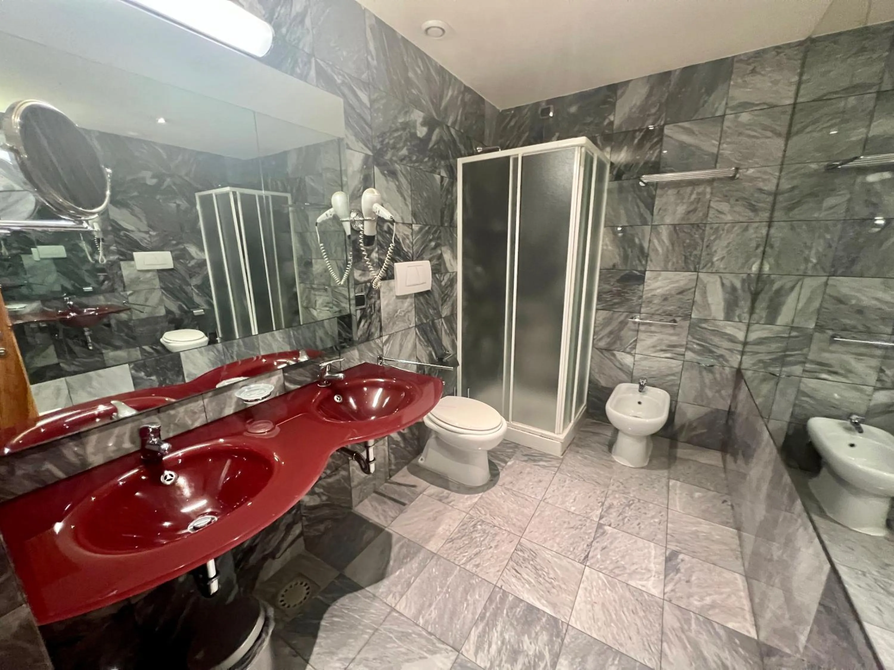 Bathroom in Hotel La Fenice