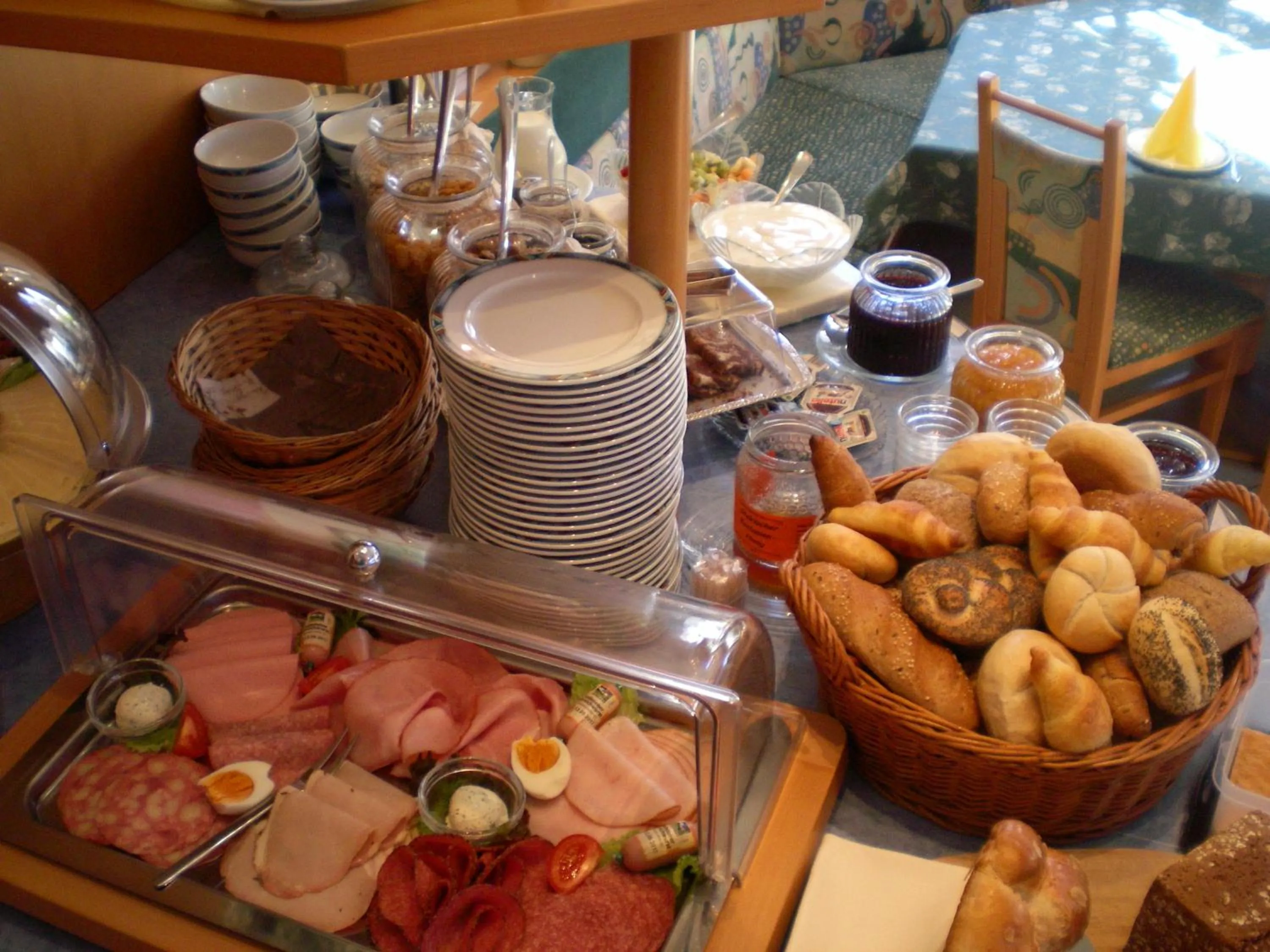 Buffet breakfast in Pension Thermensonne