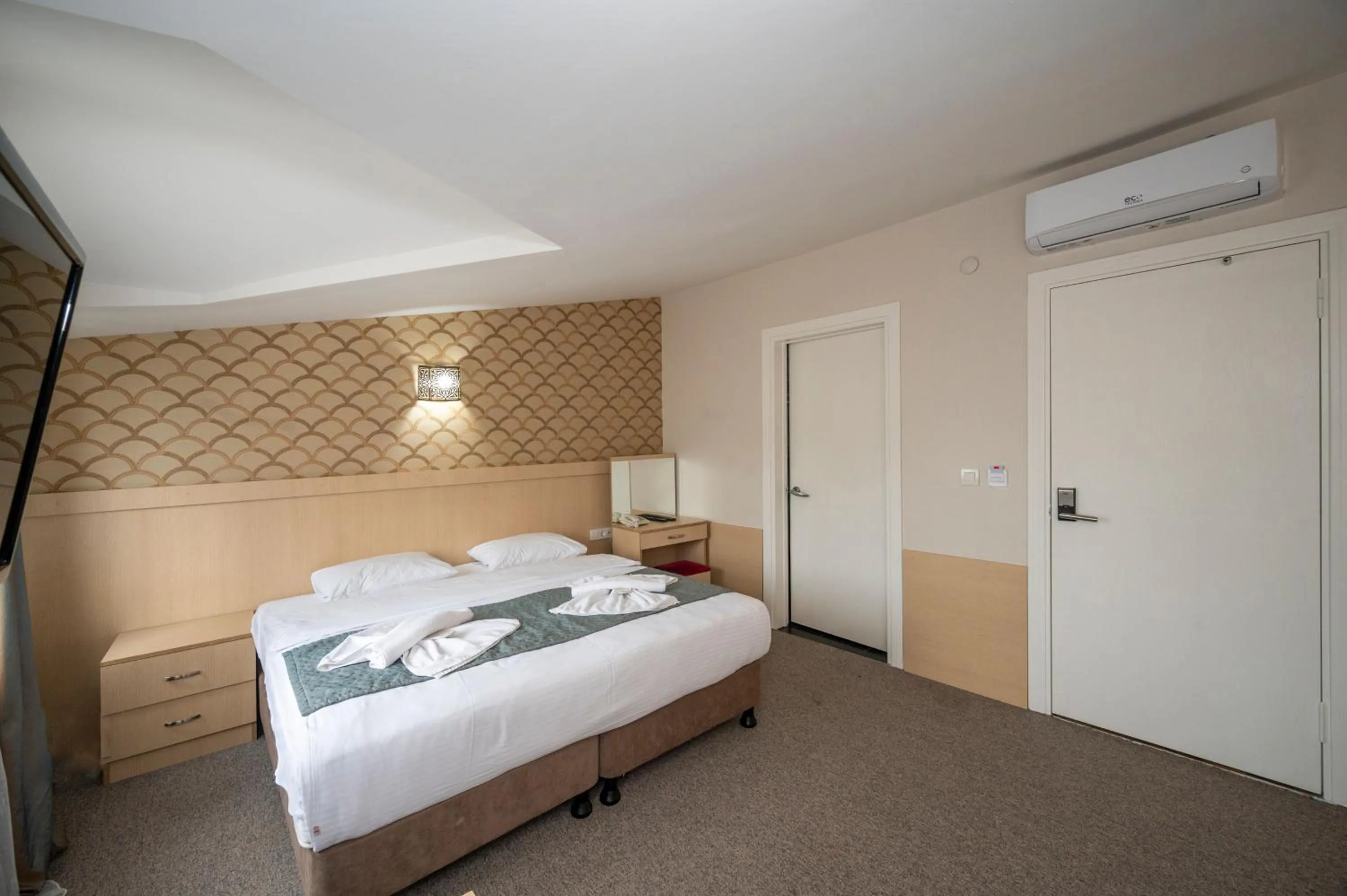 Photo of the whole room, Bed in Hotel Melita