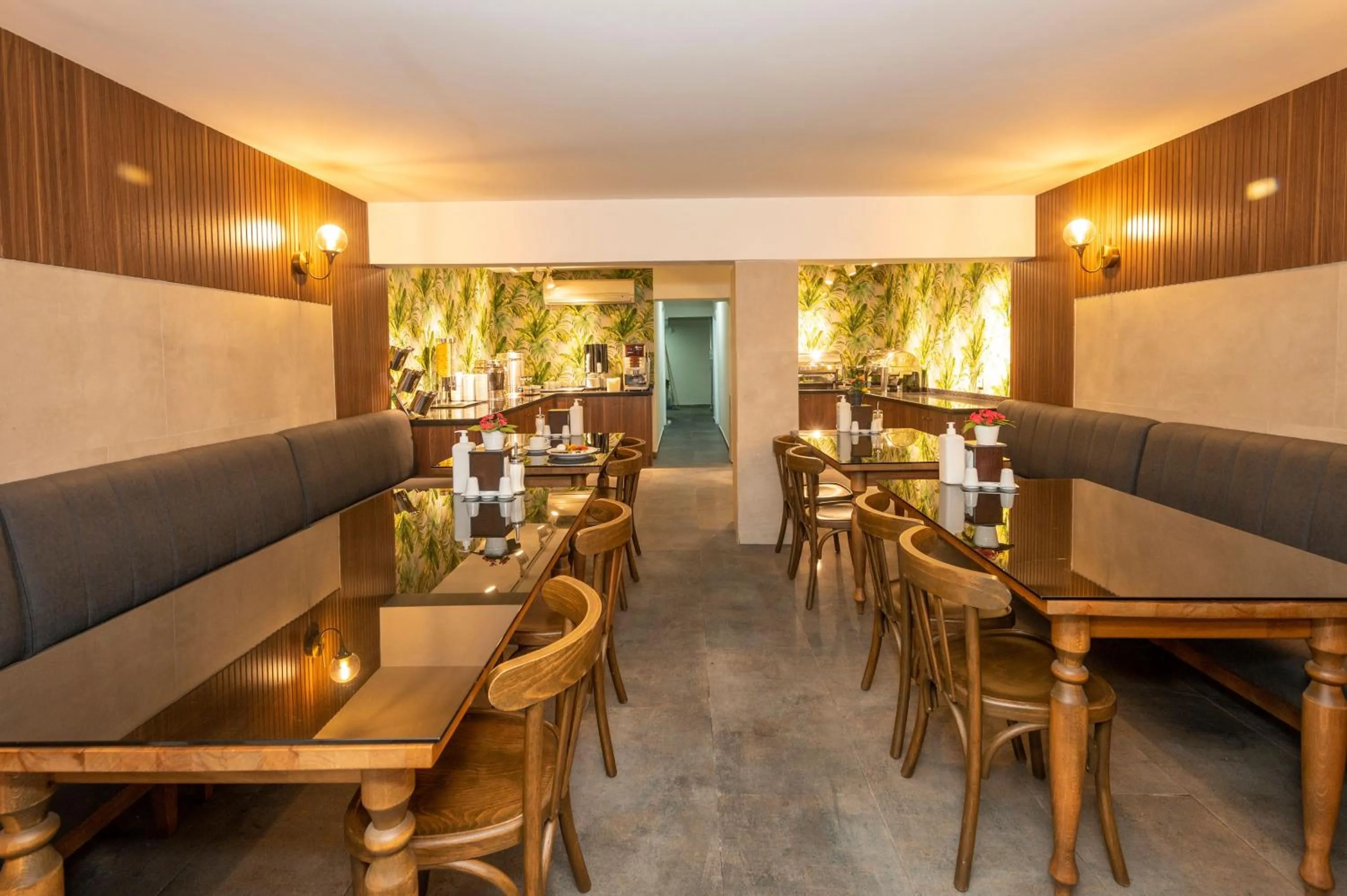 Restaurant/places to eat in Hotel Melita