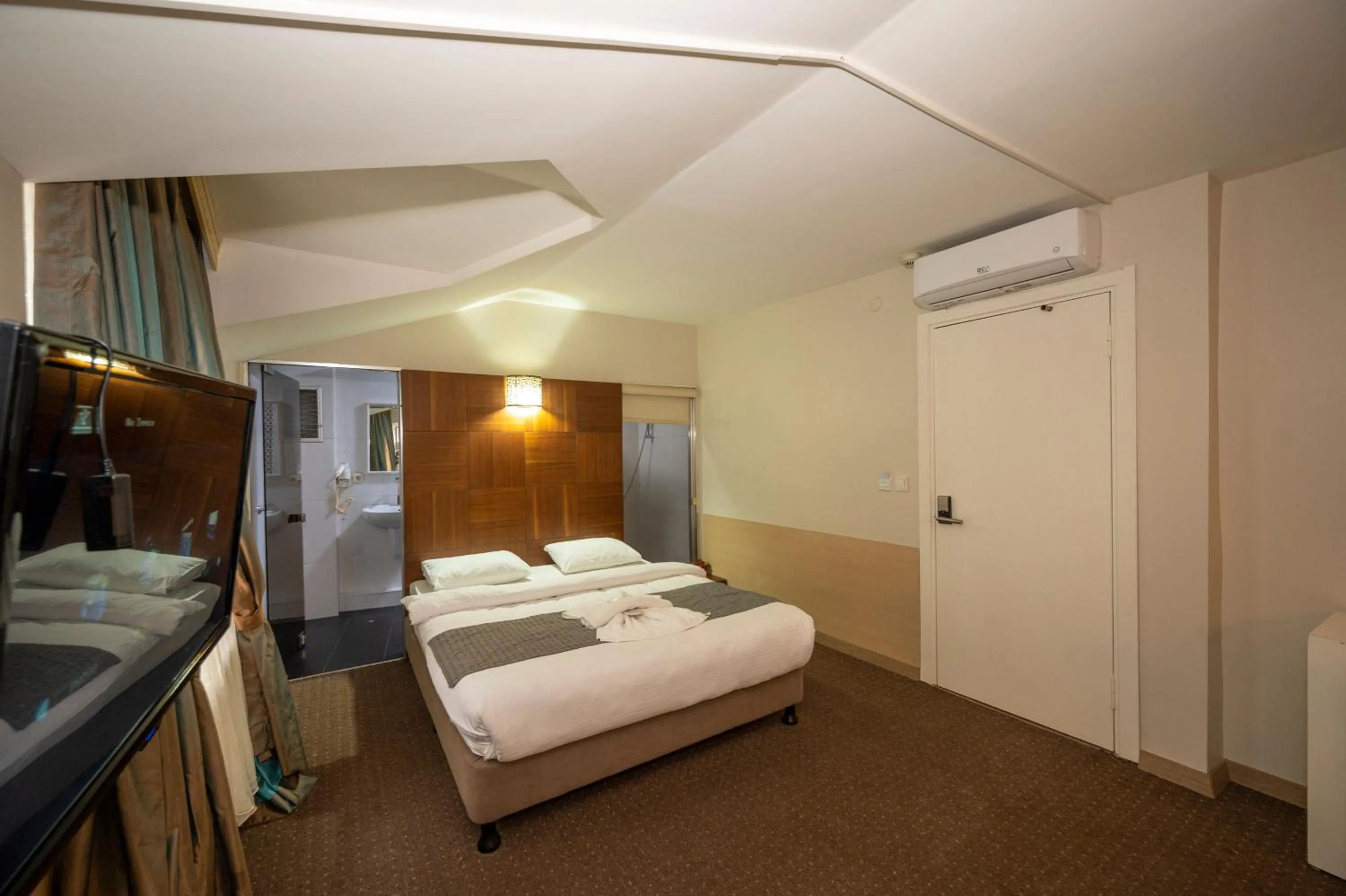 Photo of the whole room, Bed in Hotel Melita