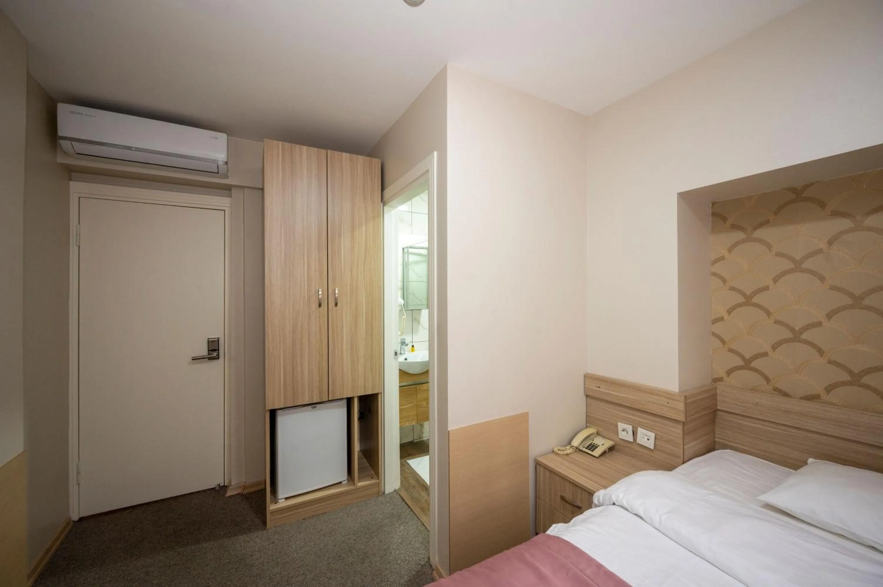 Photo of the whole room, Bed in Hotel Melita