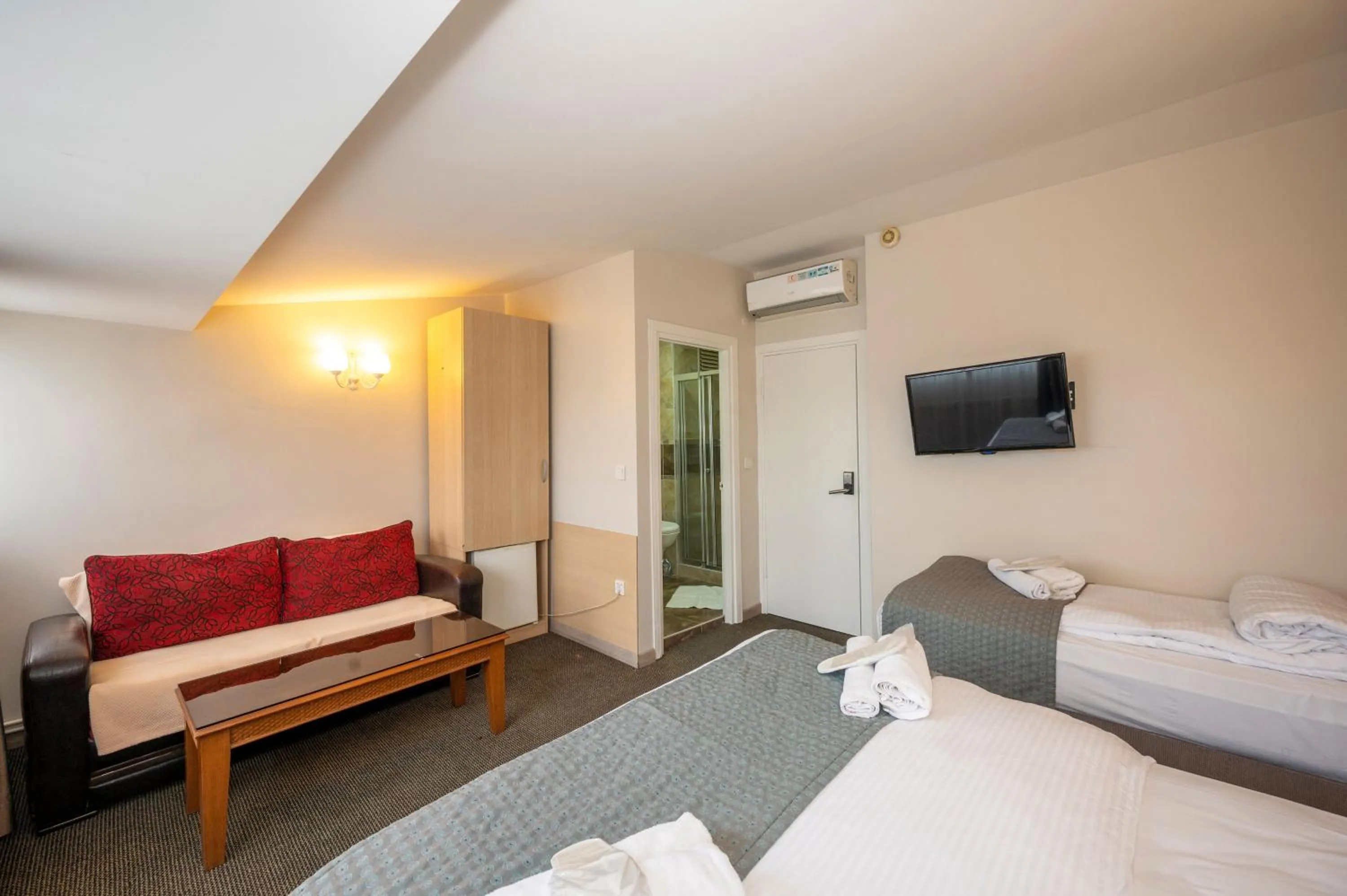 Photo of the whole room, Bed in Hotel Melita