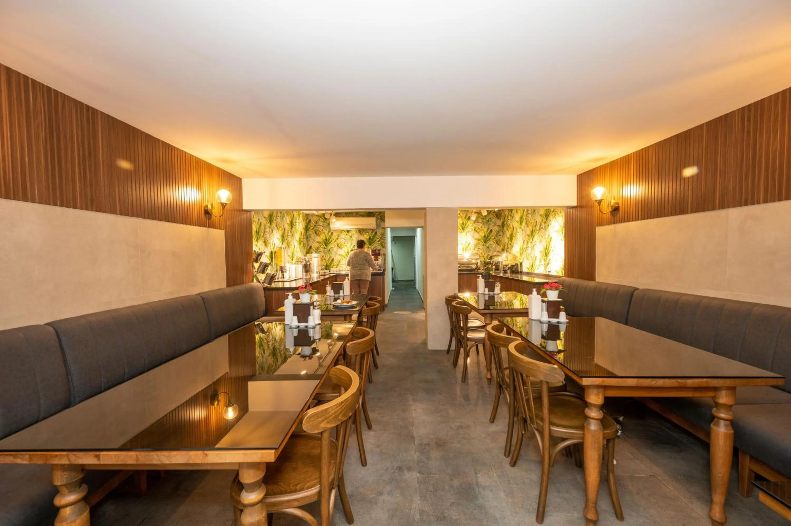 Restaurant/places to eat in Hotel Melita