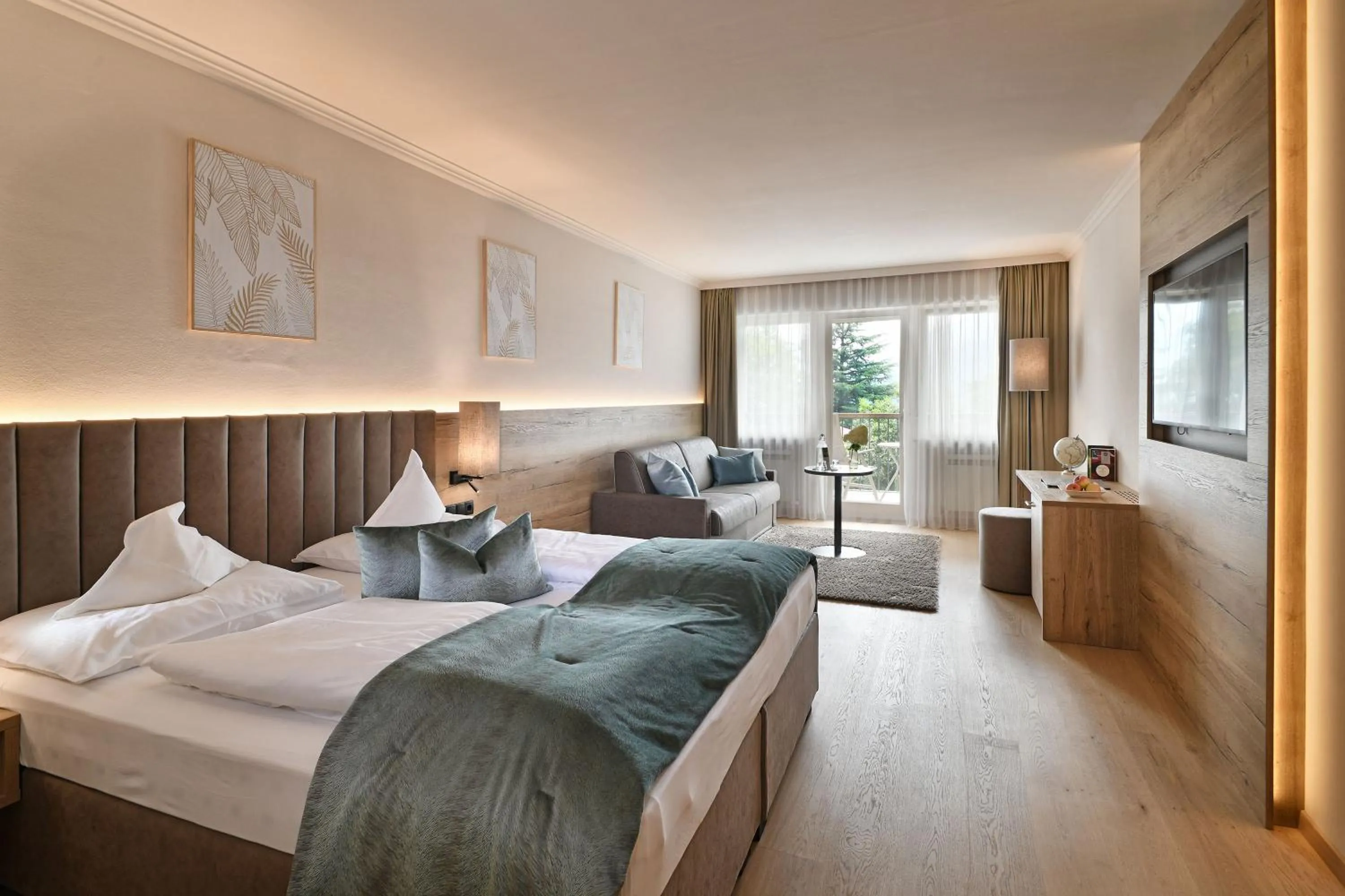 Photo of the whole room, Bed in Hotel Das Stachelburg