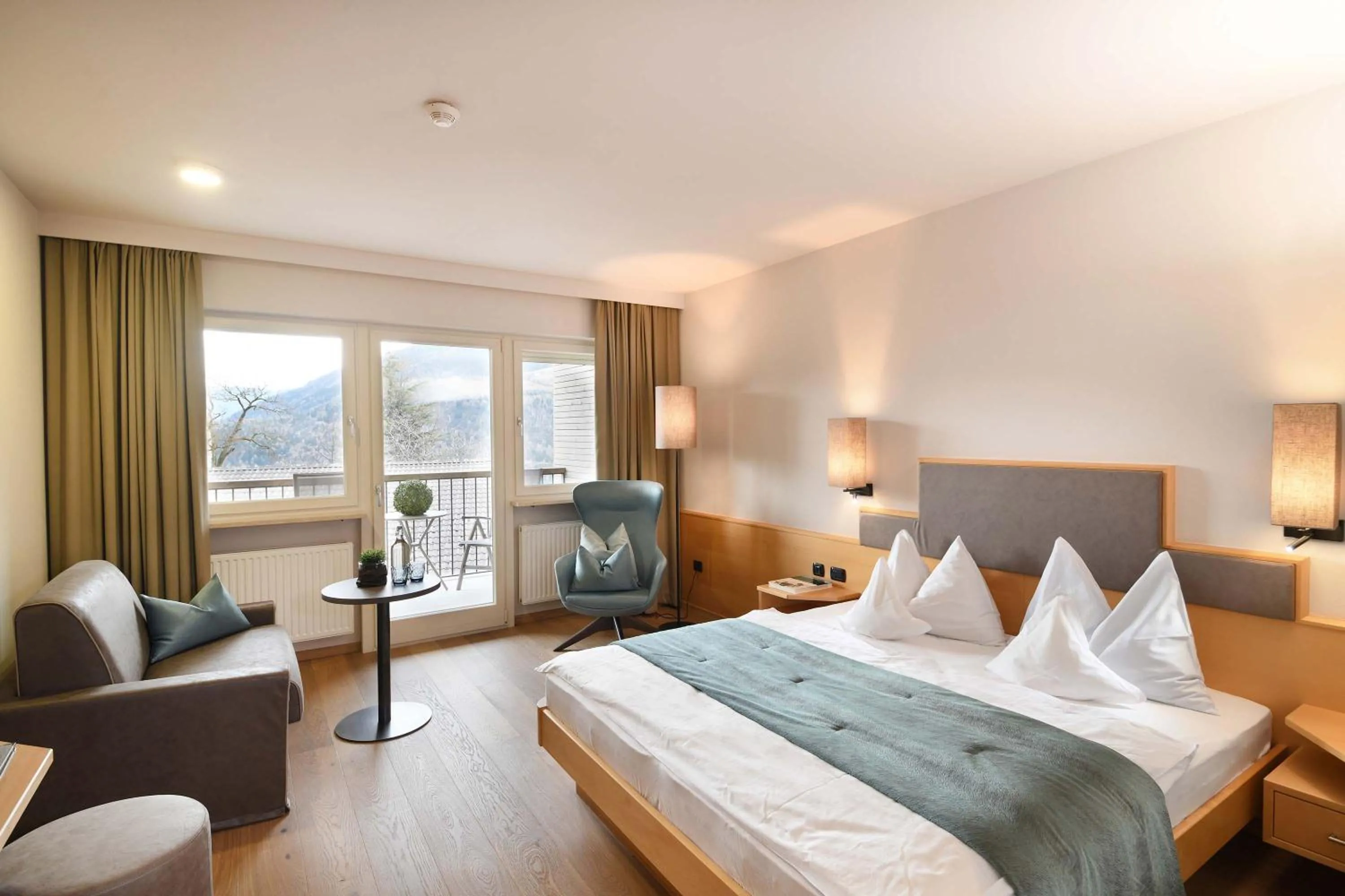 Photo of the whole room, Bed in Hotel Das Stachelburg