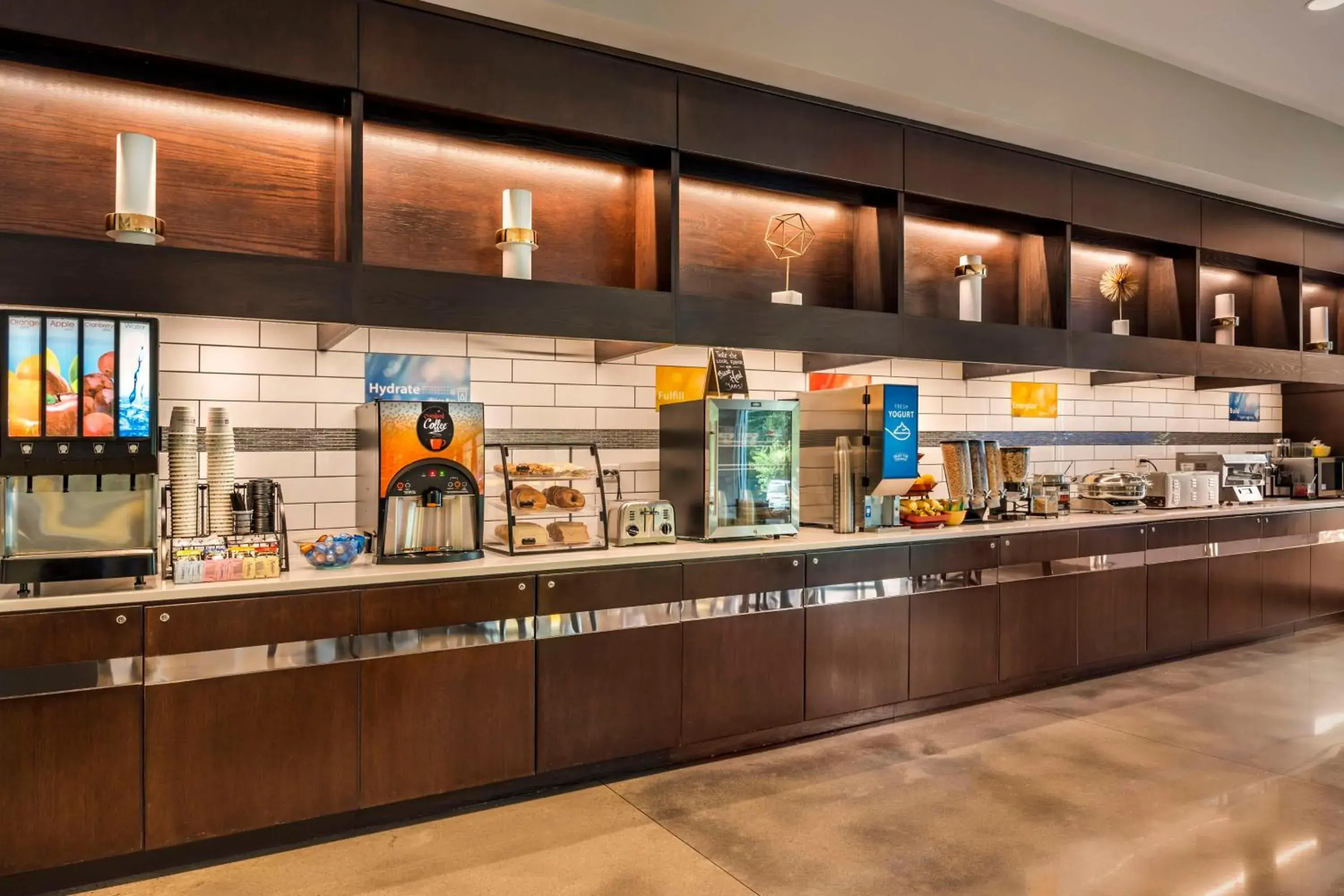 Breakfast in GLo Hotel Asheville-Blue Ridge Parkway Breakfast in GLo Hotel Asheville-Blue Ridge Parkway