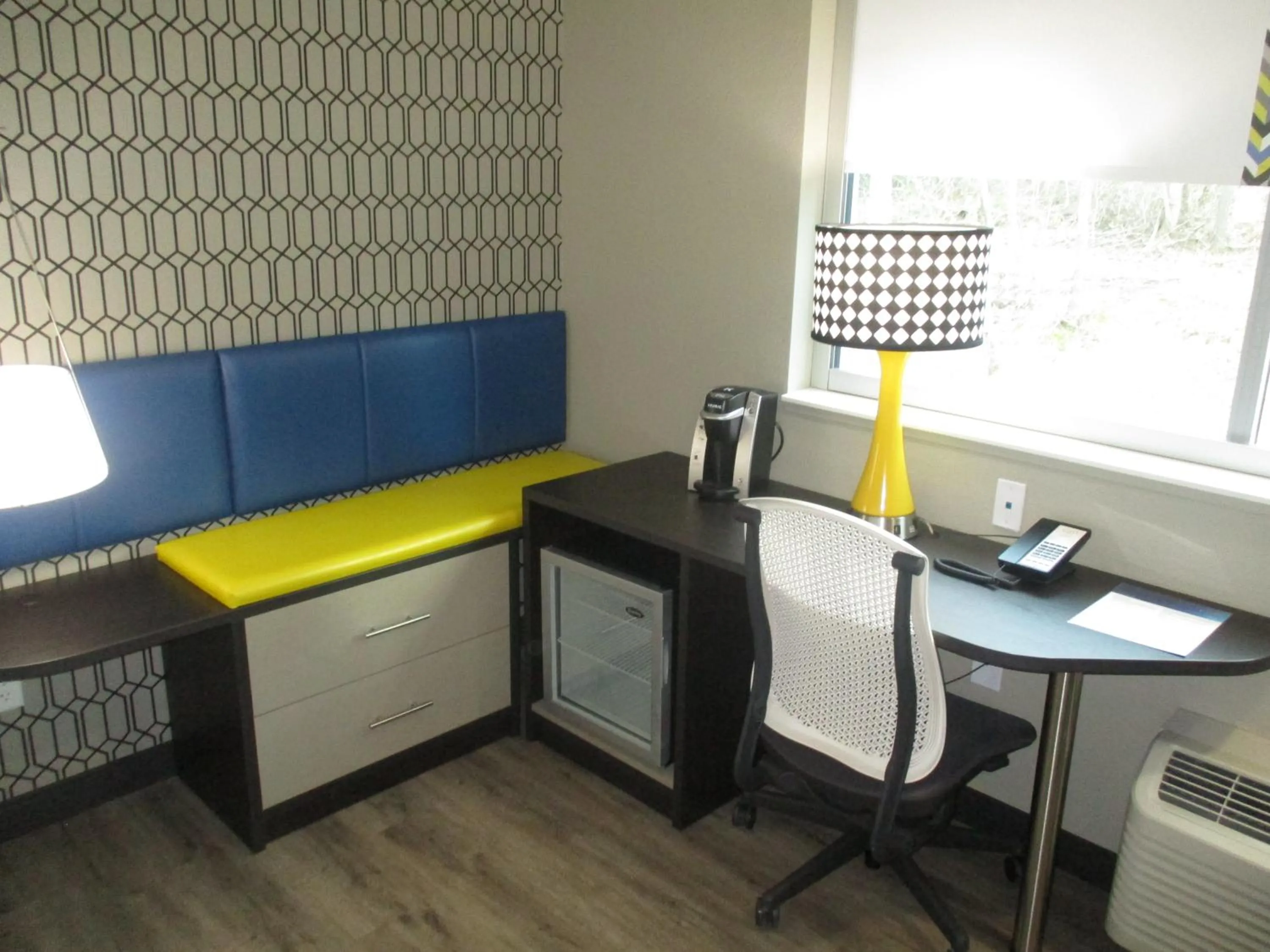 Coffee/tea facilities, TV/Entertainment Center in GLō Best Western Asheville Tunnel Road