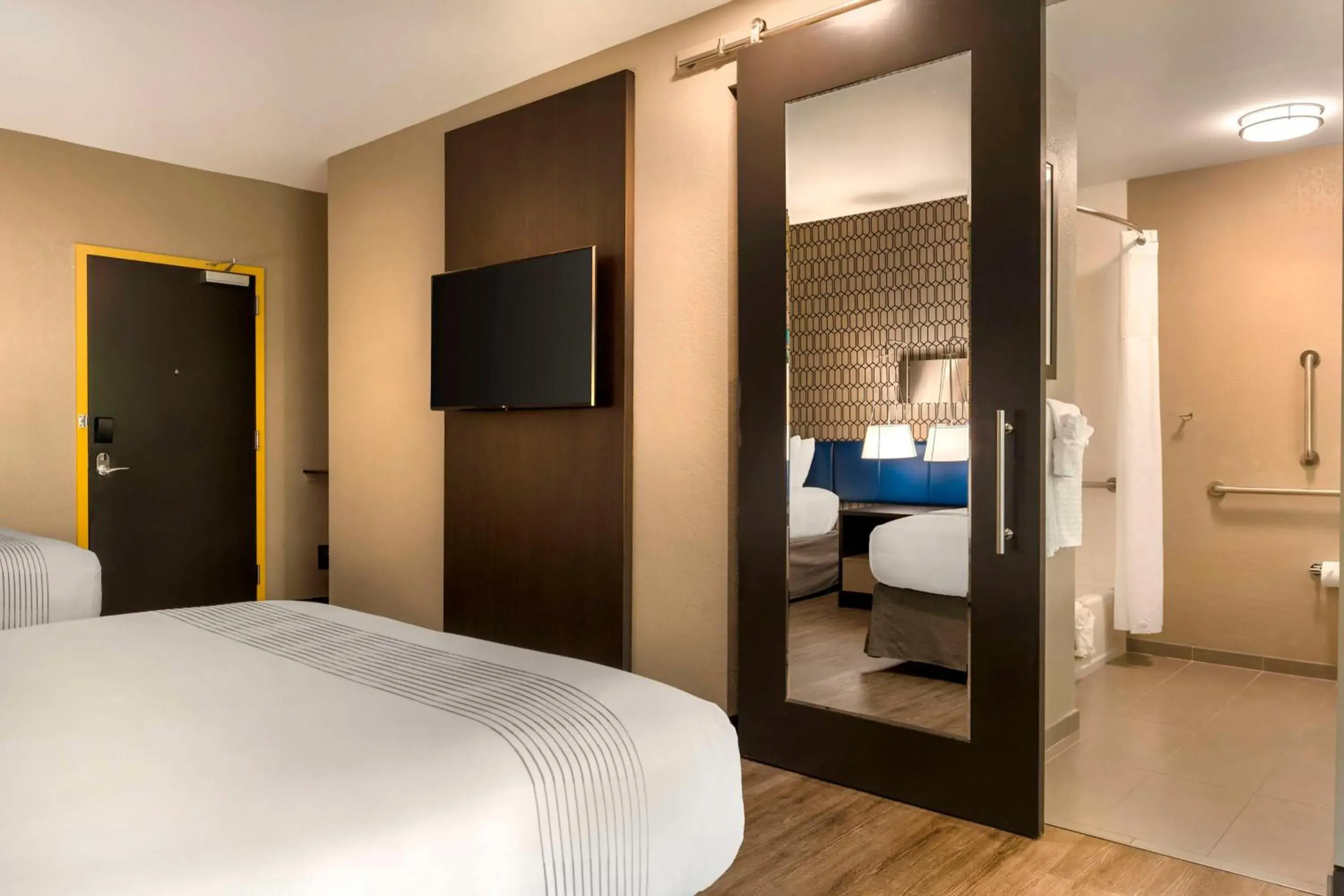 Bedroom, Bed in GLo Hotel Asheville-Blue Ridge Parkway Bedroom, Bed in GLo Hotel Asheville-Blue Ridge Parkway