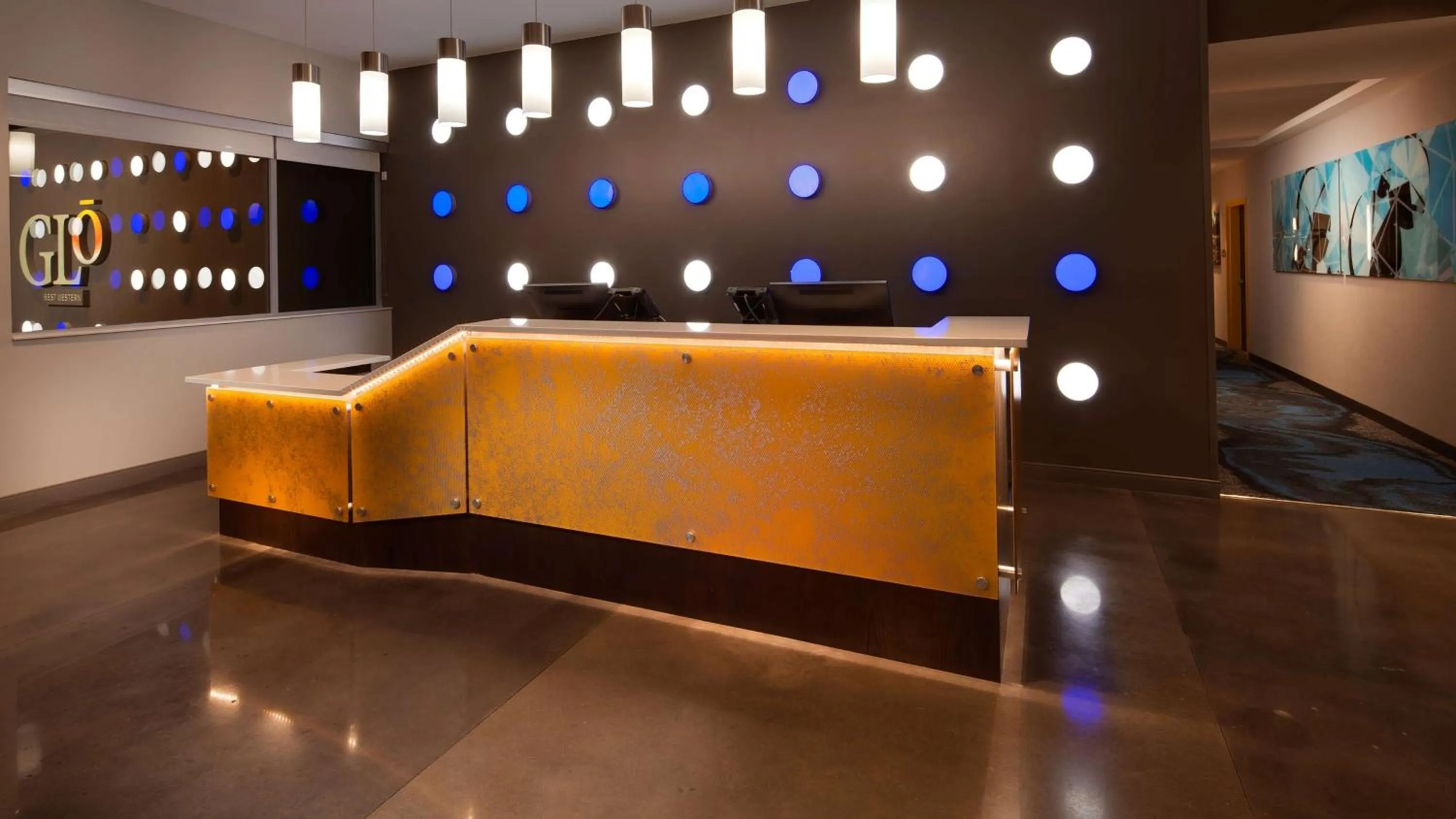 Lobby or reception in GLō Best Western Asheville Tunnel Road