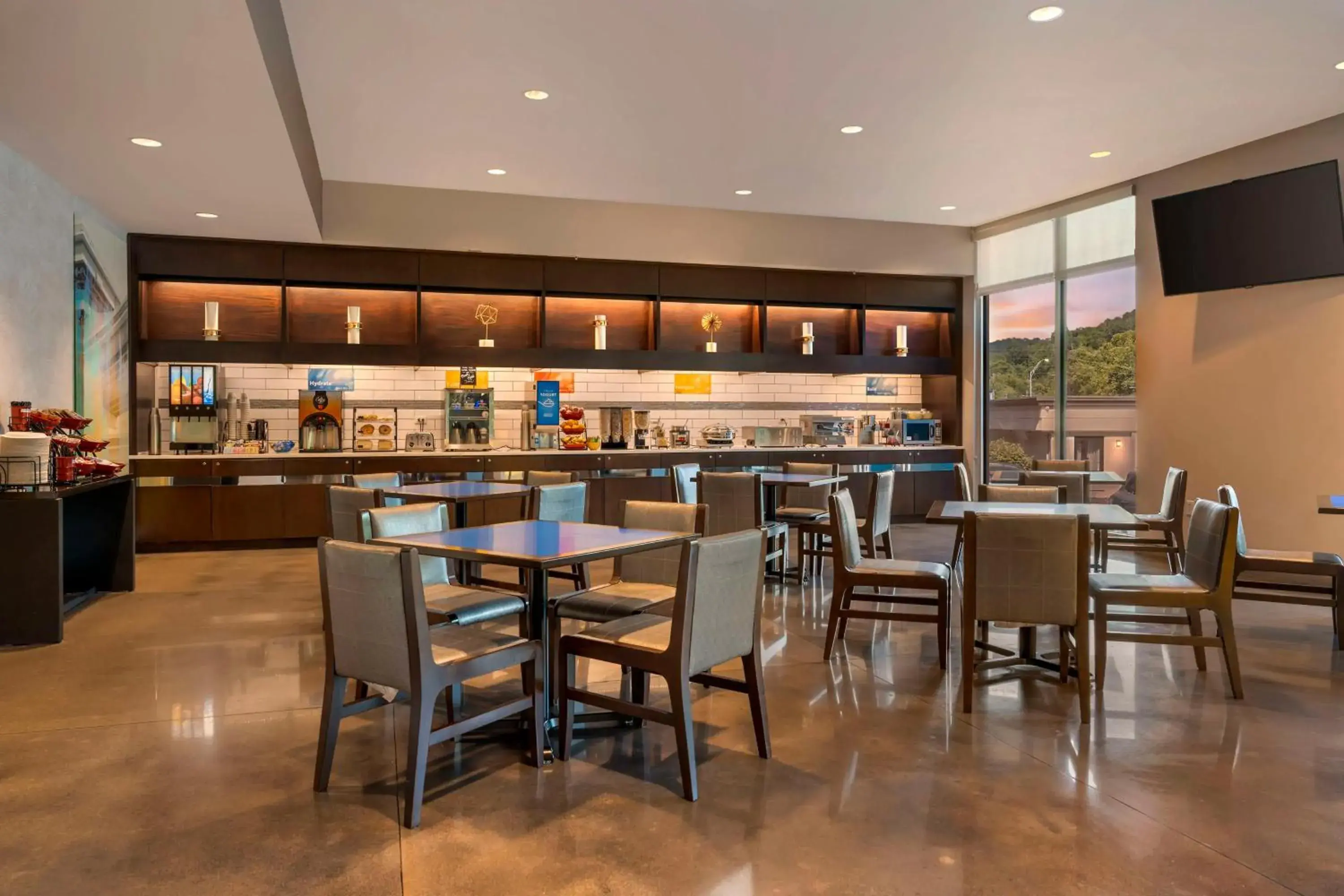 Breakfast in GLo Hotel Asheville-Blue Ridge Parkway Breakfast in GLo Hotel Asheville-Blue Ridge Parkway