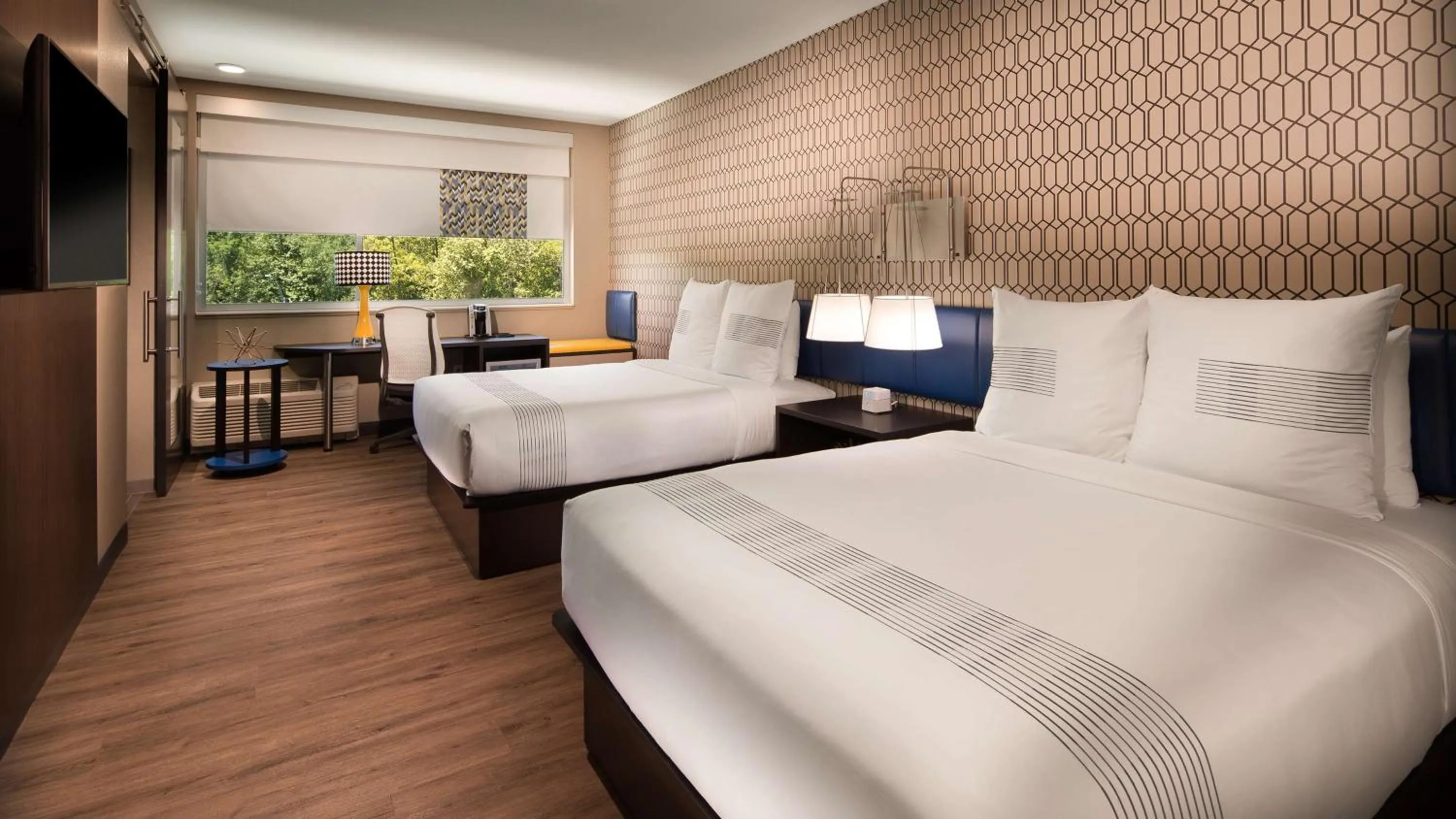 Photo of the whole room, Bed in GLō Best Western Asheville Tunnel Road