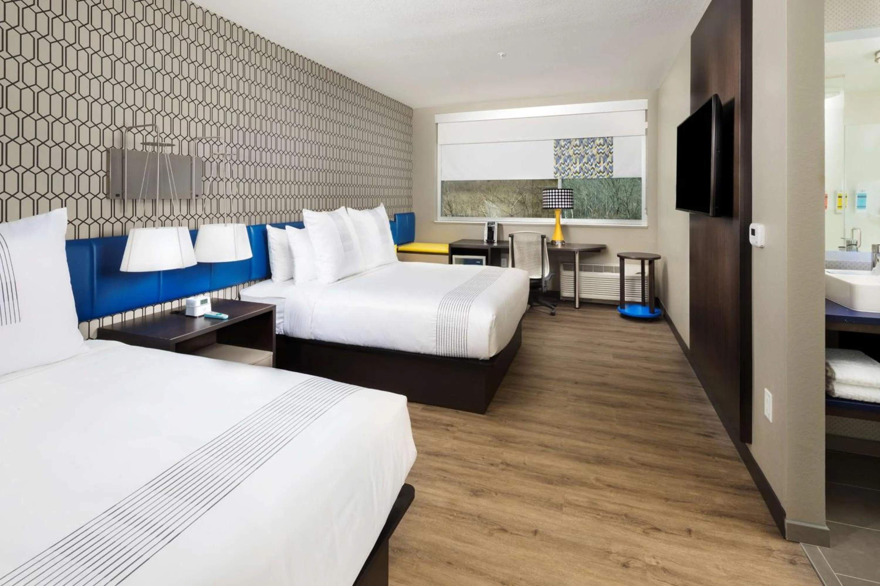 Photo of the whole room, Bed in GLō Best Western Asheville Tunnel Road