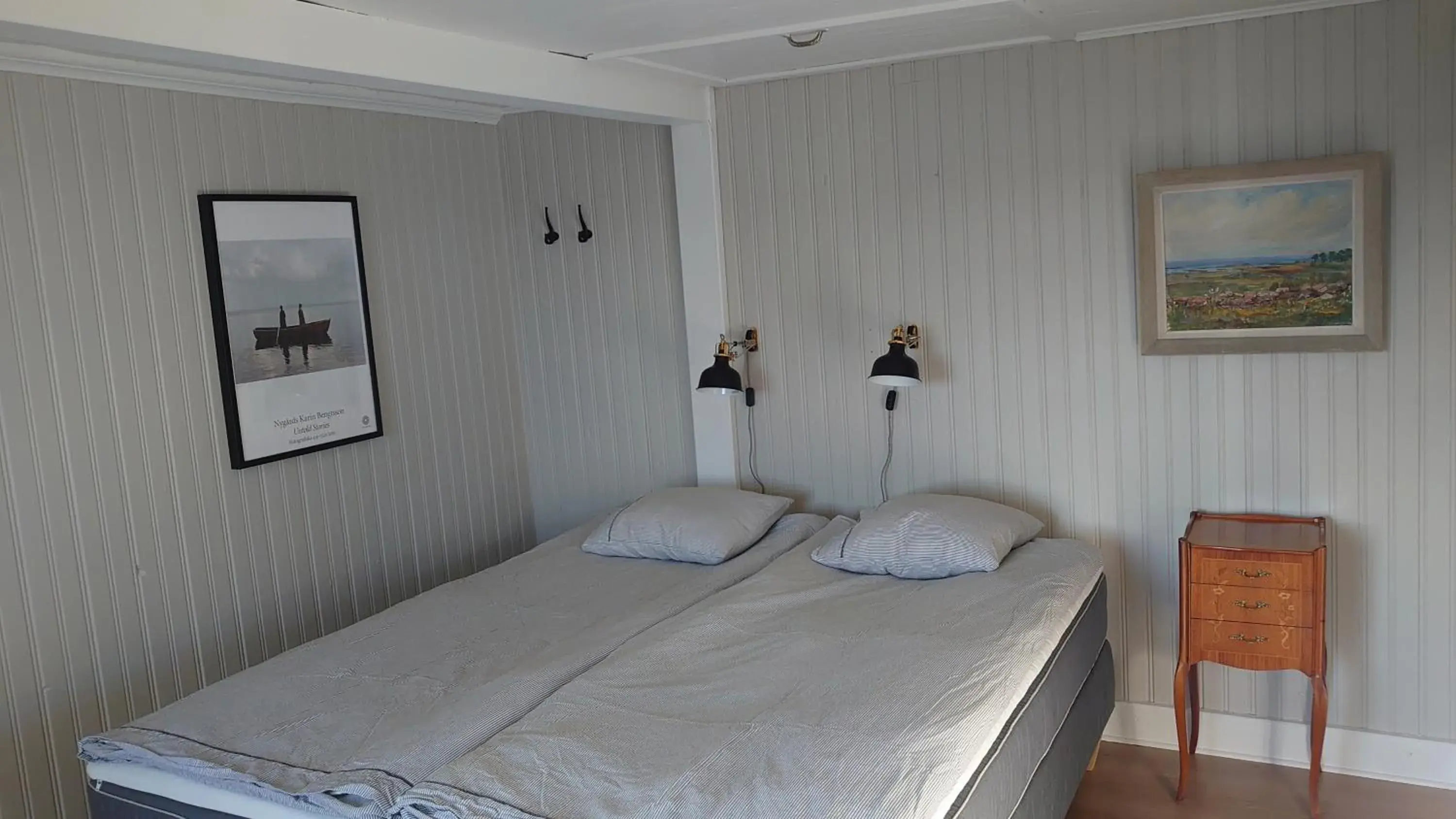 Double Room with Lake View - single occupancy in Vandrarhemmet Tallbacka/Ängelsberg Hostel Double Room with Lake View - single occupancy in Vandrarhemmet Tallbacka/Ängelsberg Hostel