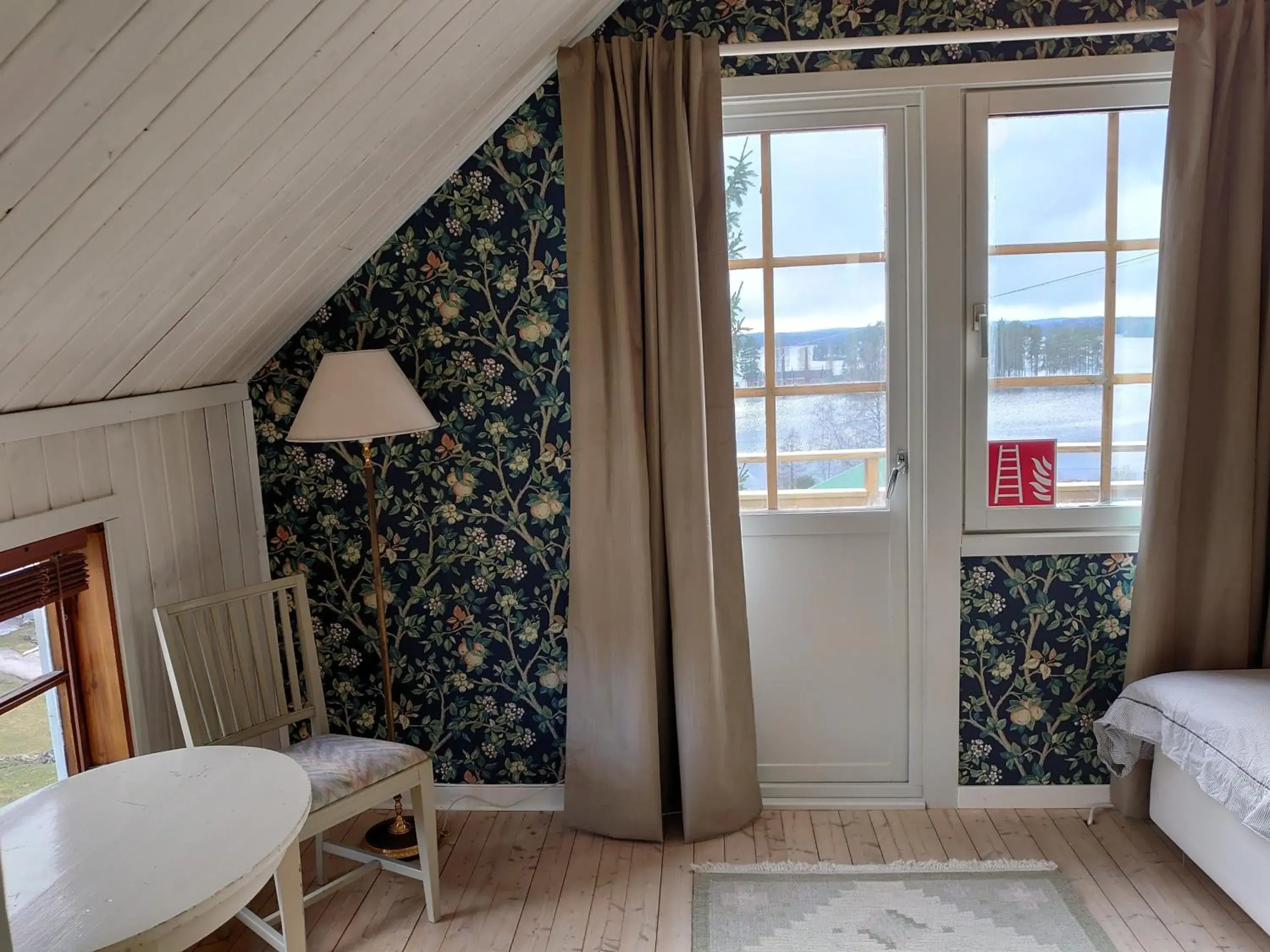 Double Room with Balcony - single occupancy in Vandrarhemmet Tallbacka/Ängelsberg Hostel Double Room with Balcony - single occupancy in Vandrarhemmet Tallbacka/Ängelsberg Hostel