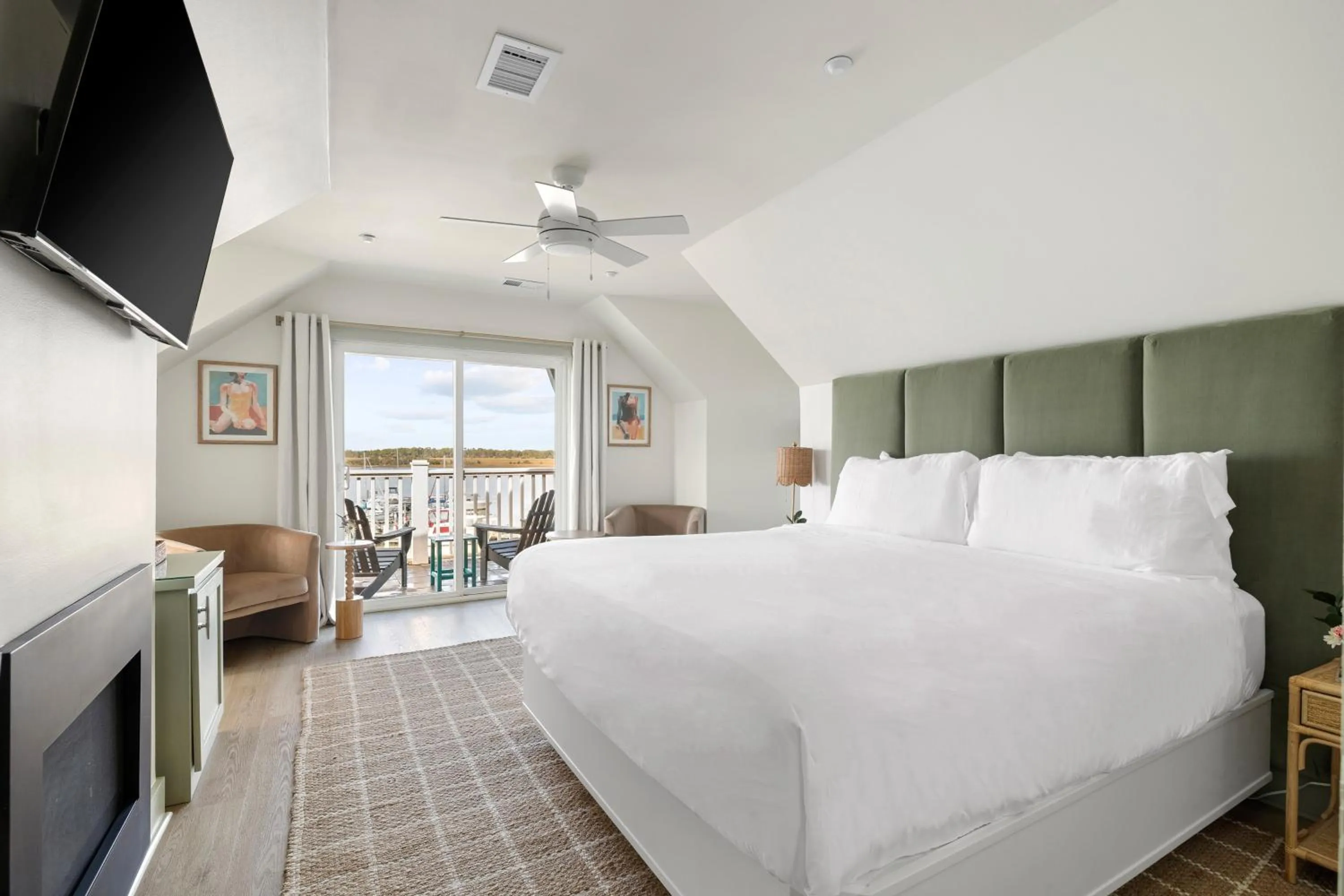 Bedroom, Bed in Regatta Inn - Adults Only