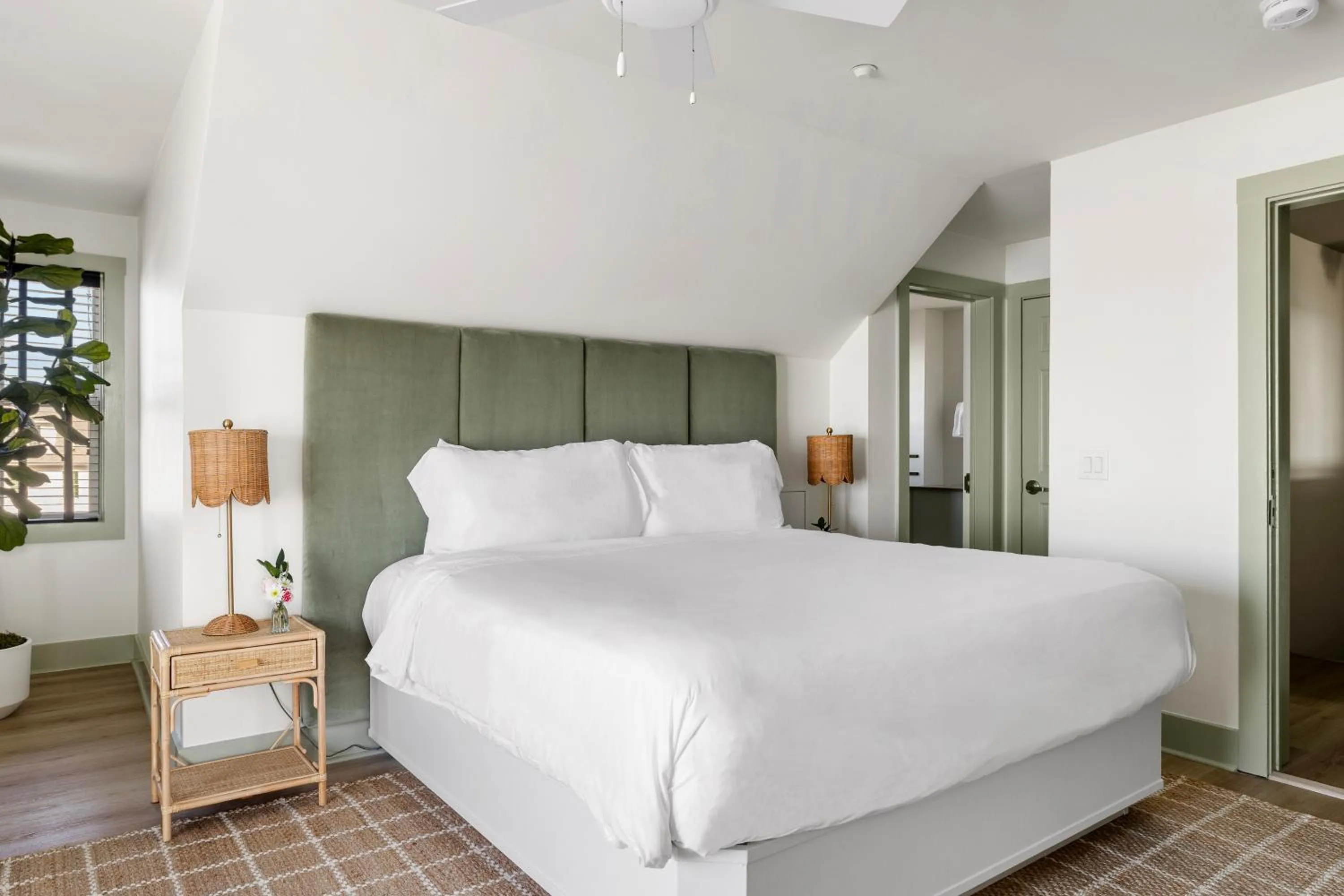 Bedroom, Bed in Regatta Inn - Adults Only