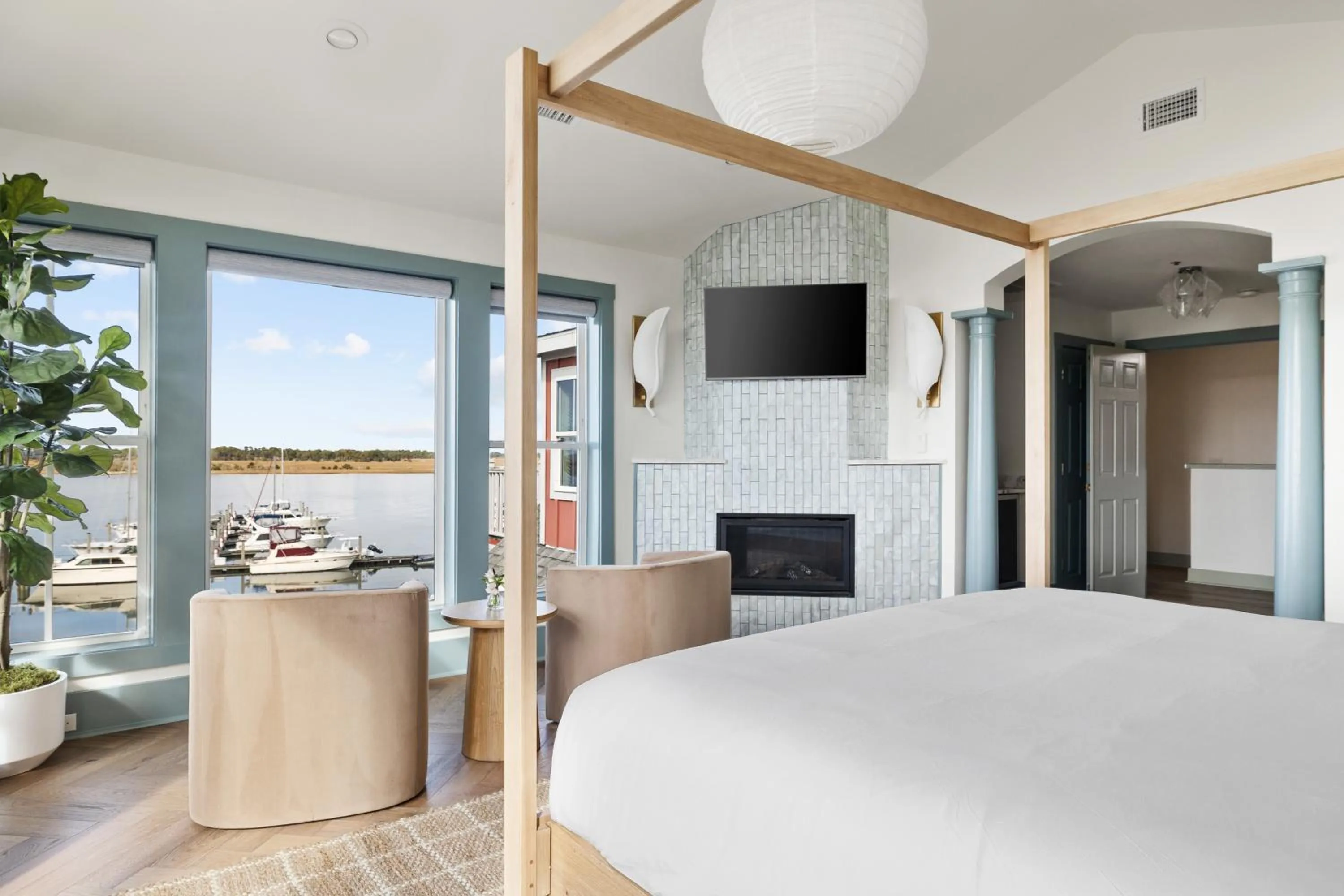 Bedroom, Bed in Regatta Inn - Adults Only