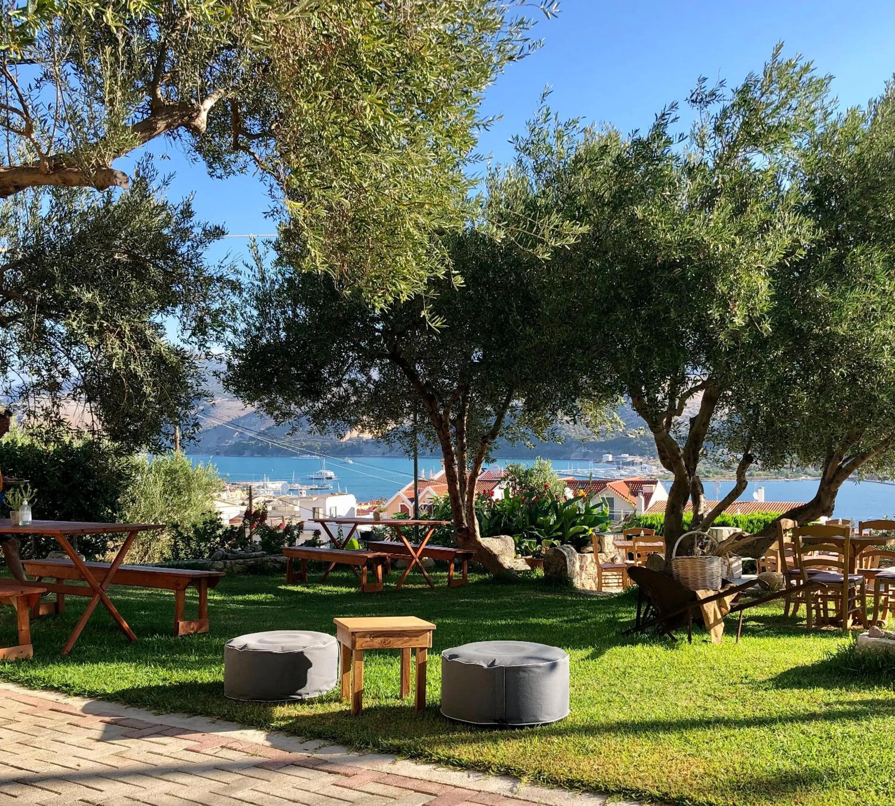 Restaurant/places to eat in Liostasi Retreat