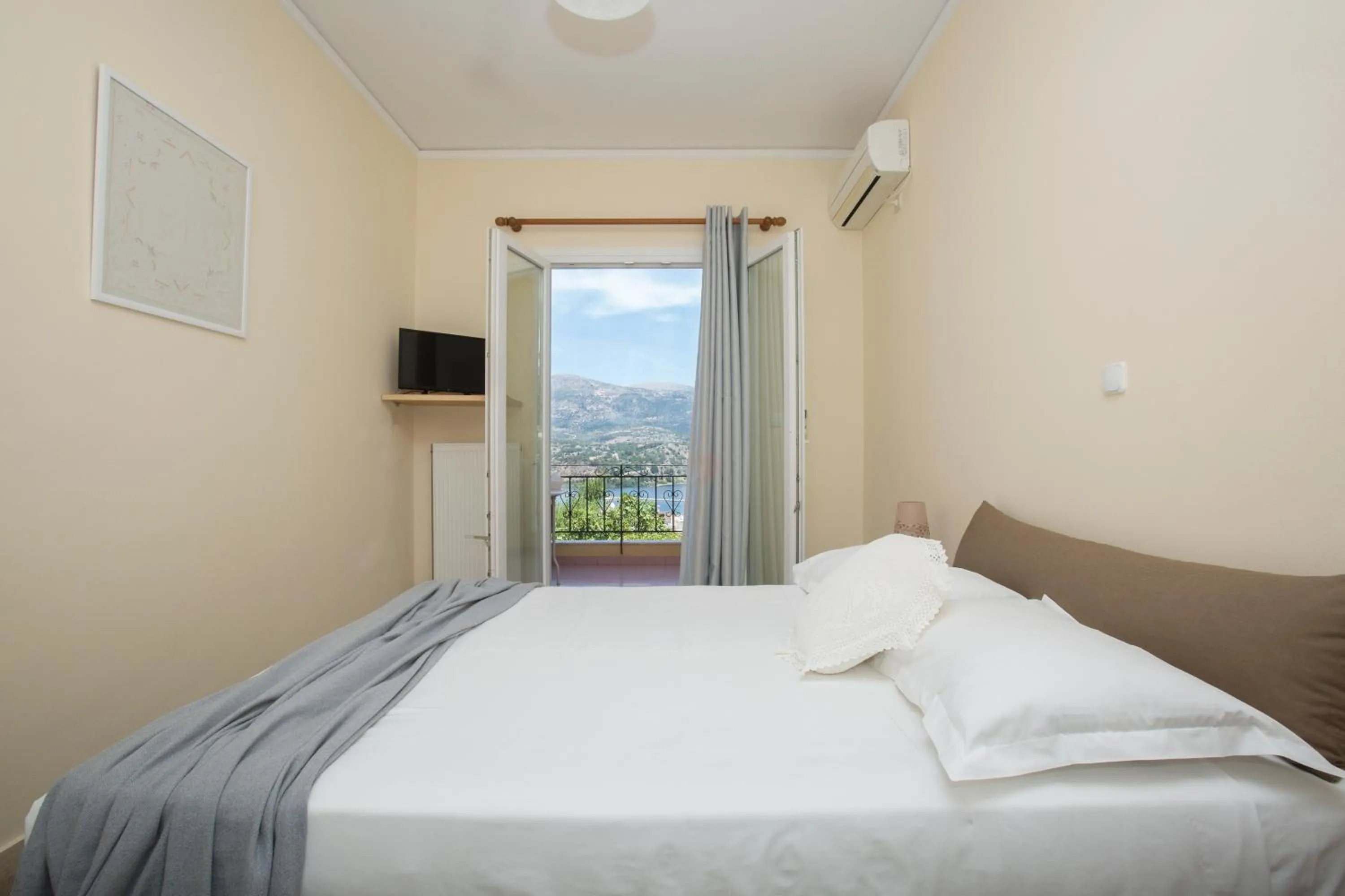 Sea view, Bed in Liostasi Retreat