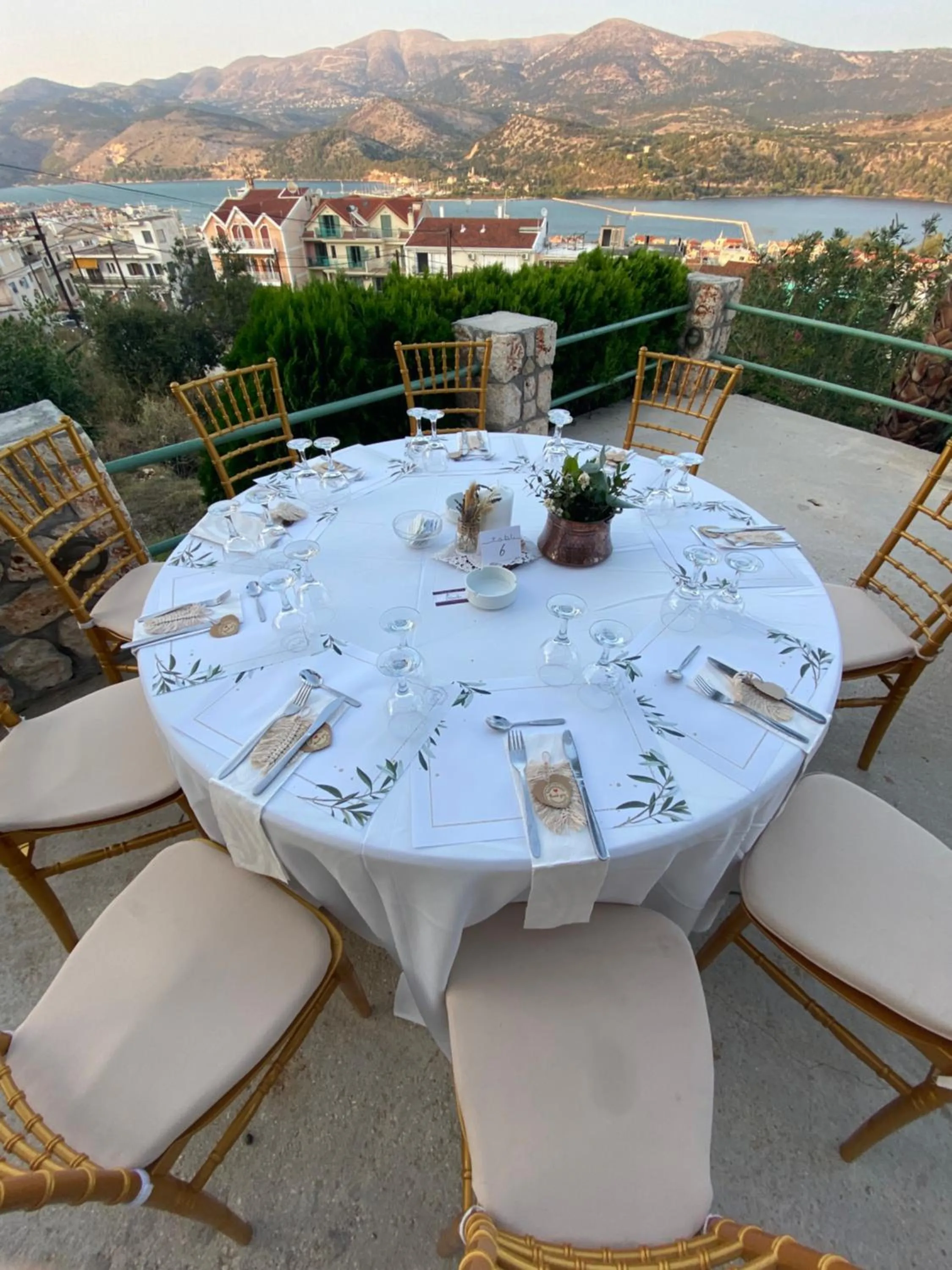 Restaurant/places to eat in Liostasi Retreat