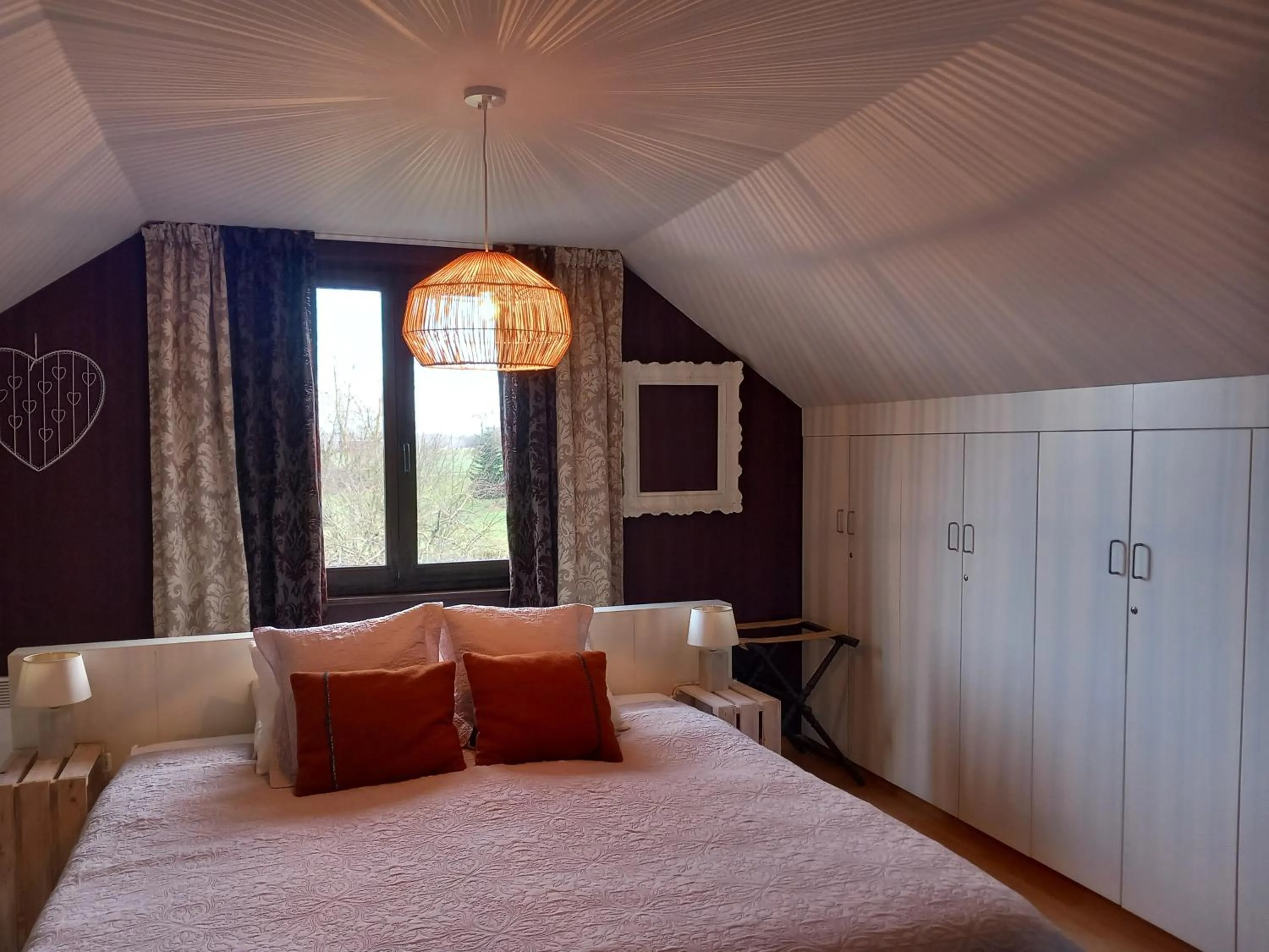 Photo of the whole room, Bed in Reve gourmand