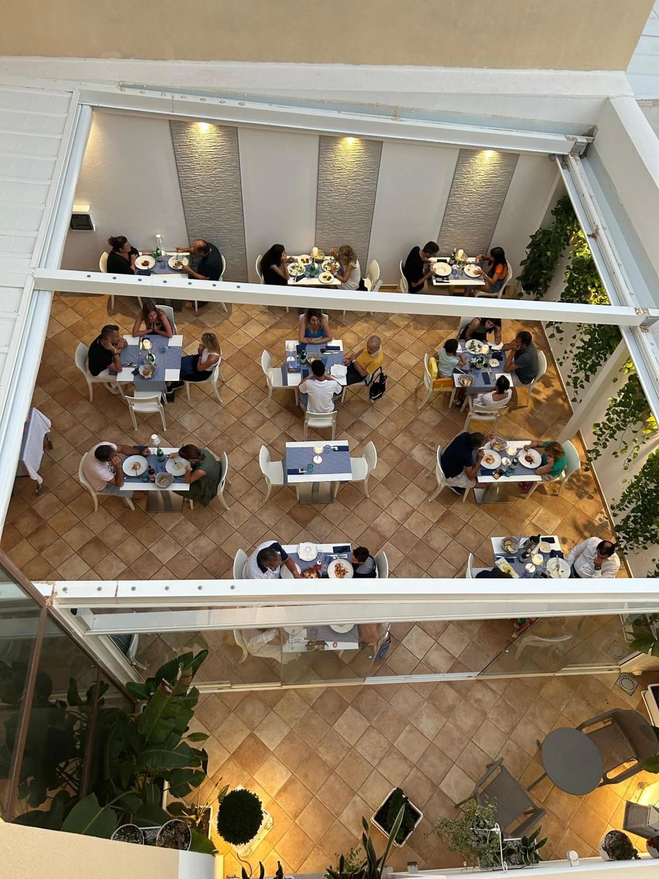 Restaurant/places to eat in Hotel Trinacria